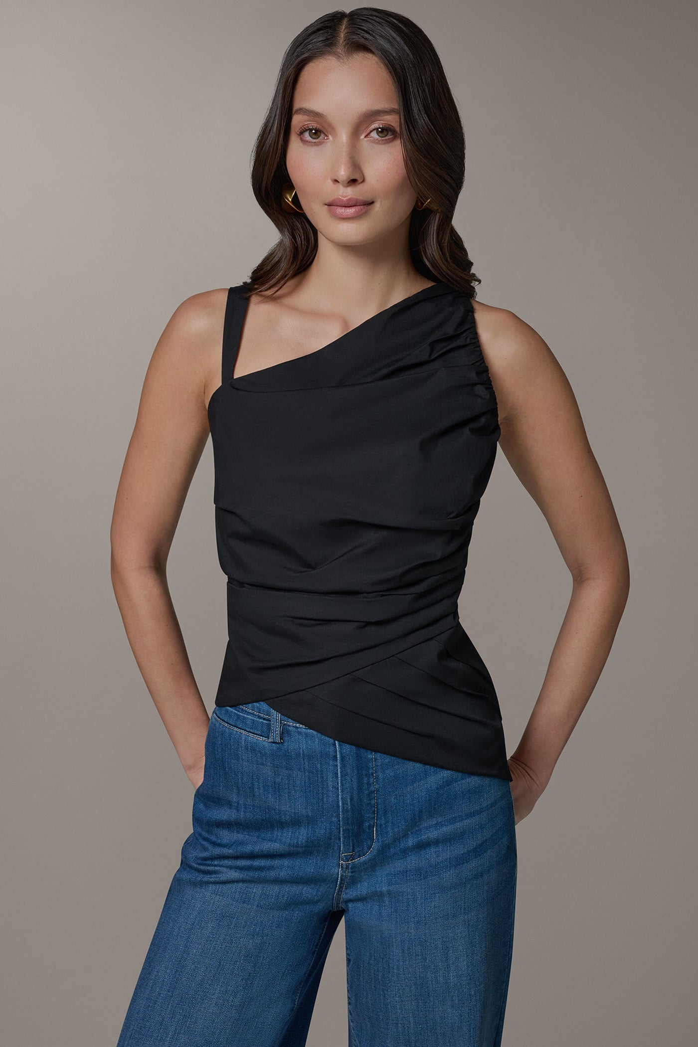 SLEEVELESS ASYMMETRIC BLOUSE