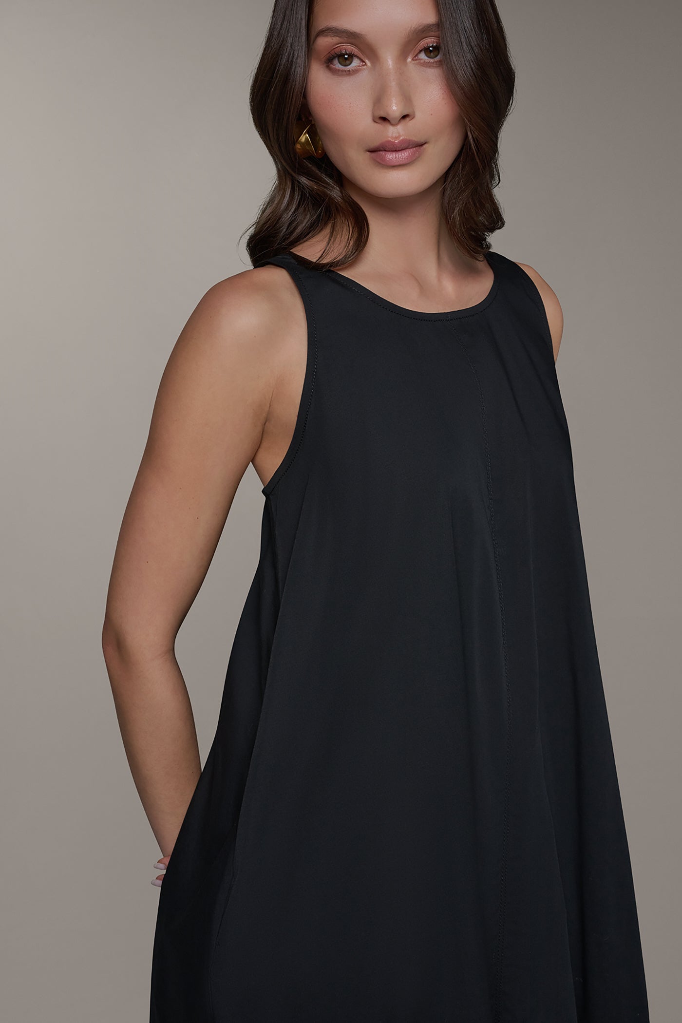SLEEVELESS MAXI TRAPEZE DRESS VIEW 5 | Casual Collection