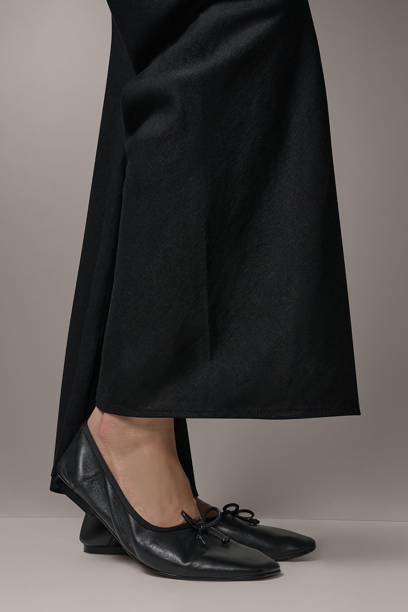 MID-RISE RELAXED ANKLE PANT VIEW 4 | NEW DONNA KARAN WEEKEND