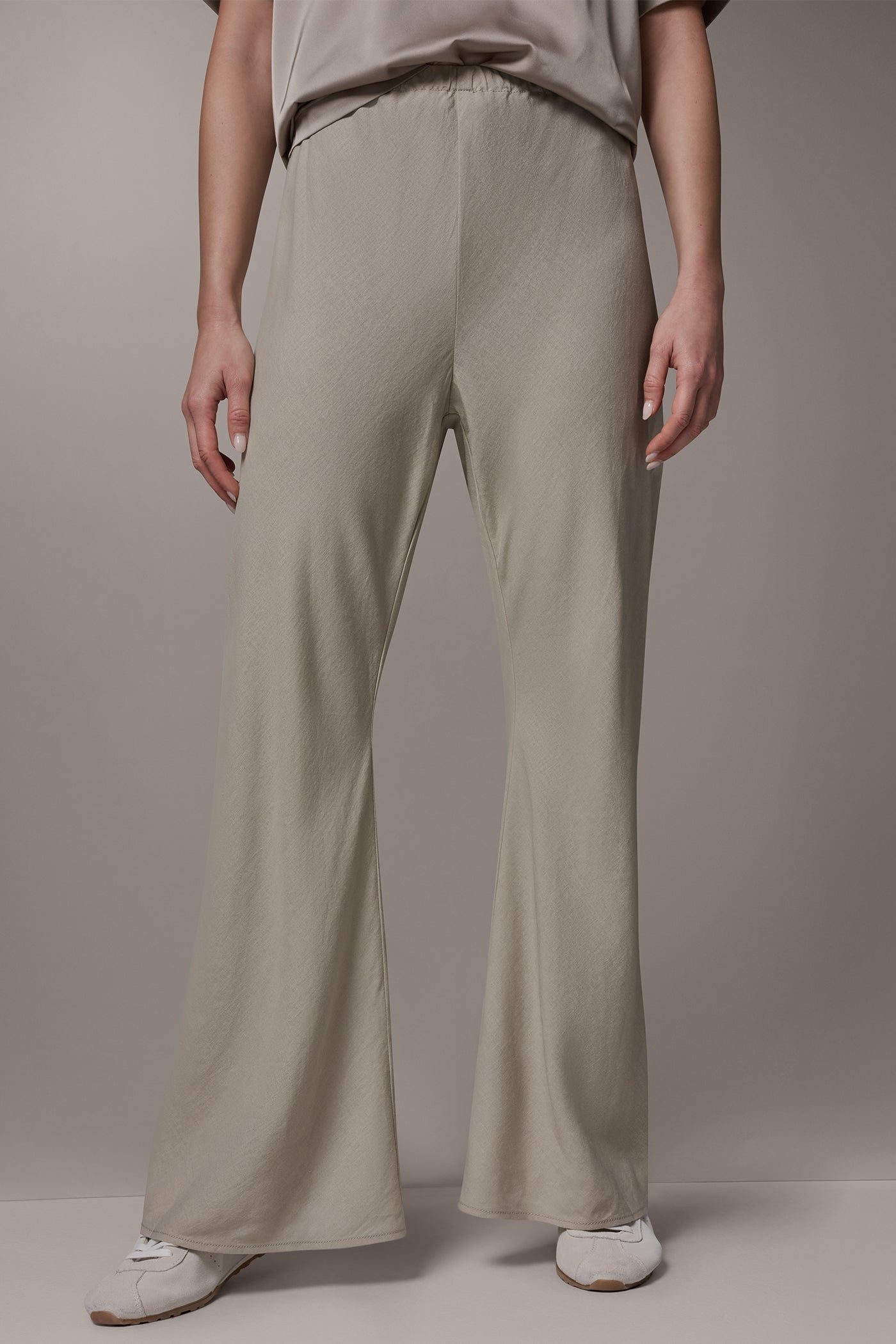 MID-RISE RELAXED ANKLE PANT | View 1 | NEW DONNA KARAN WEEKEND