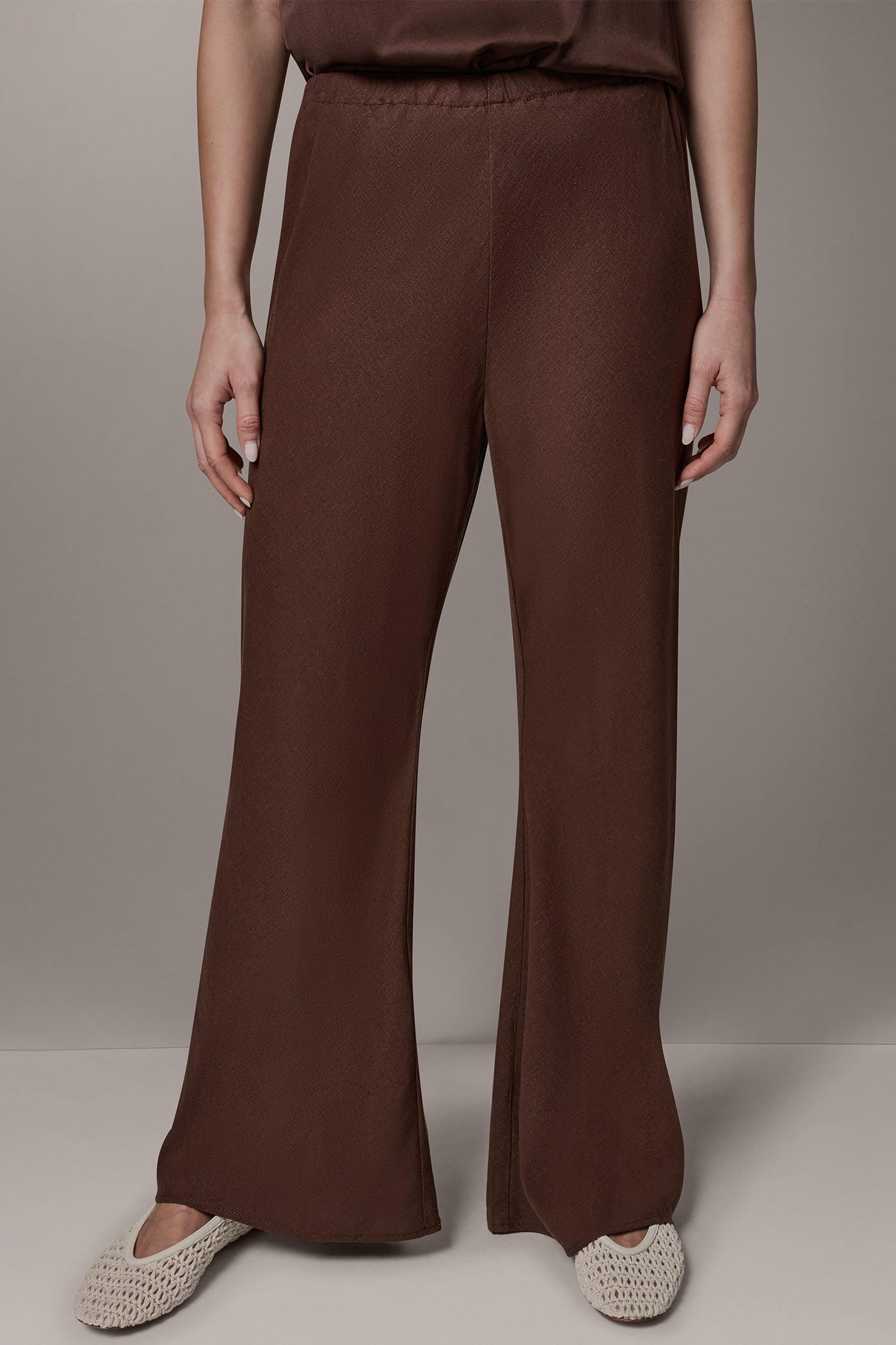 MID-RISE RELAXED ANKLE PANT | View 1 | NEW DONNA KARAN WEEKEND