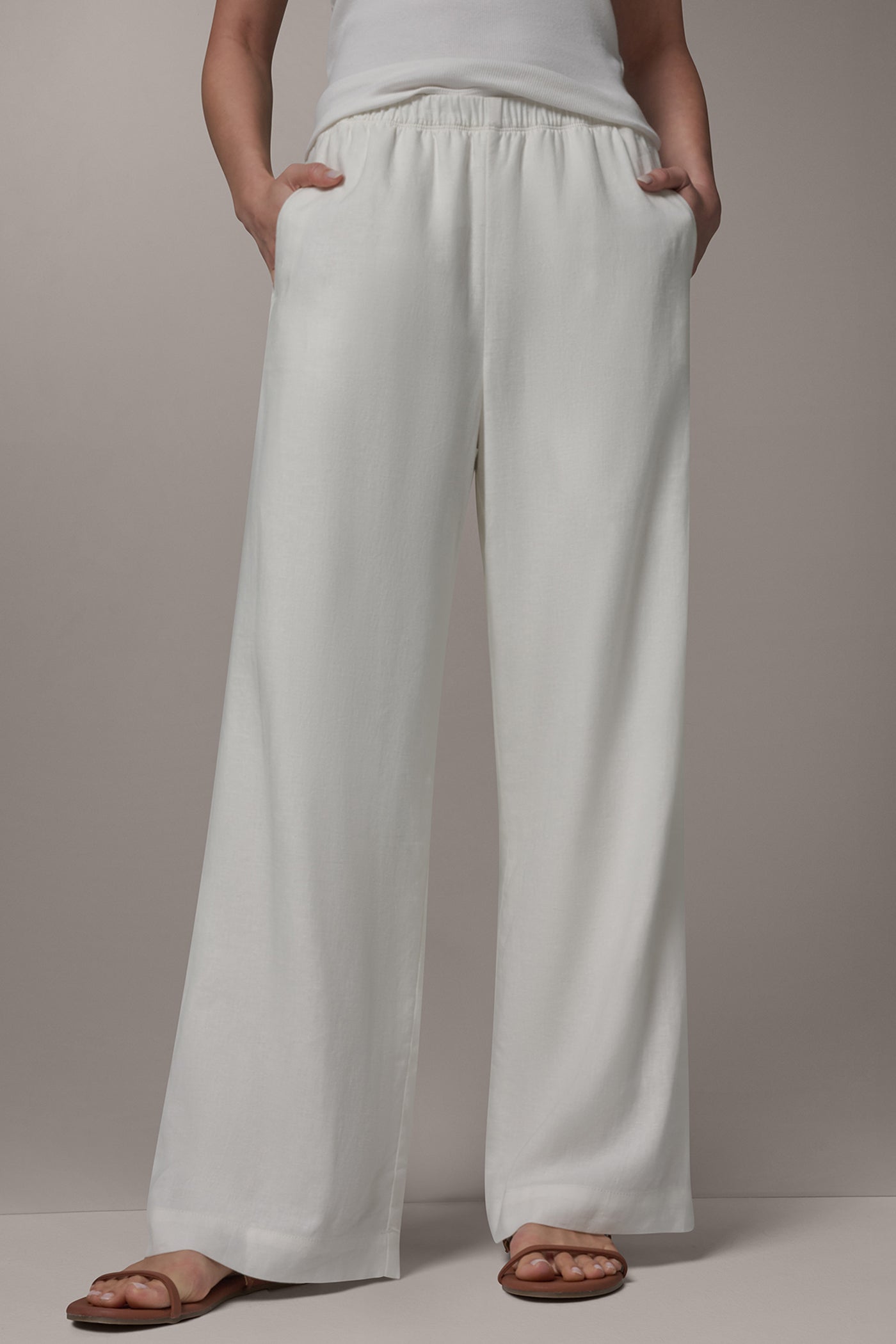 MID-RISE STRAIGHT-LEG ANKLE PANT