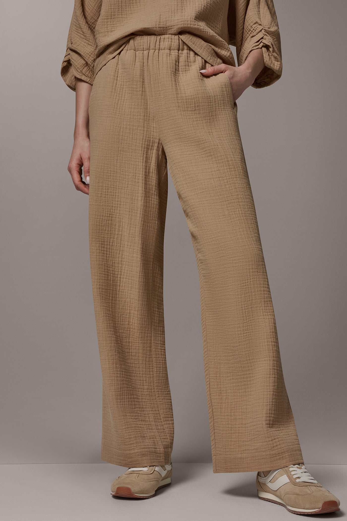 MID-RISE STRAIGHT-LEG PANT