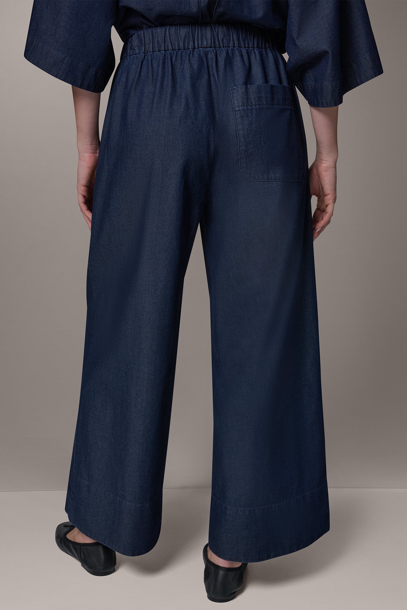 HIGH-RISE RELAXED PULL-ON PANT VIEW 3 | Pants