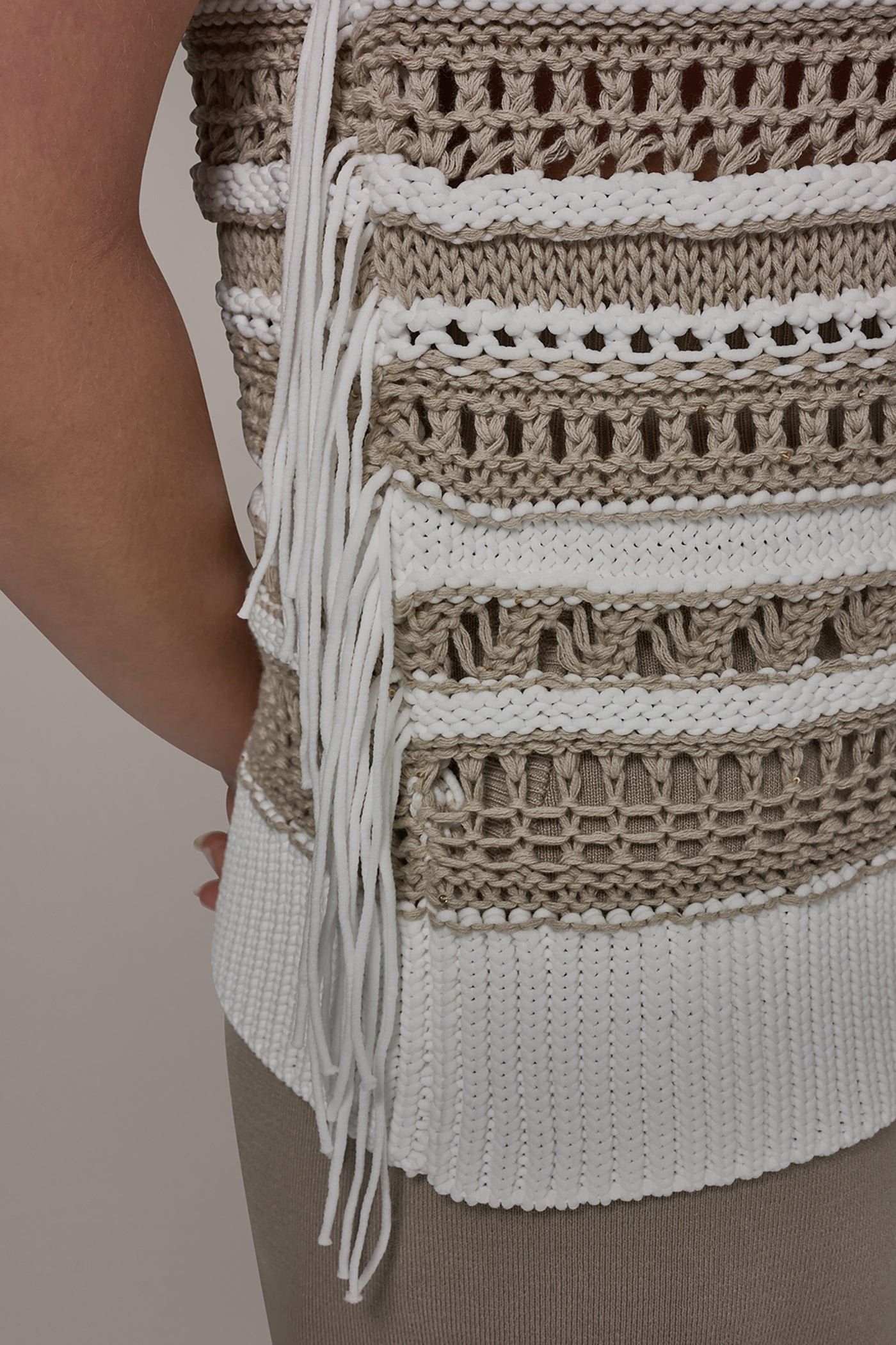 SLEEVELESS CREW NECK SWEATER VIEW 5 | Donna Karan Weekend Tops