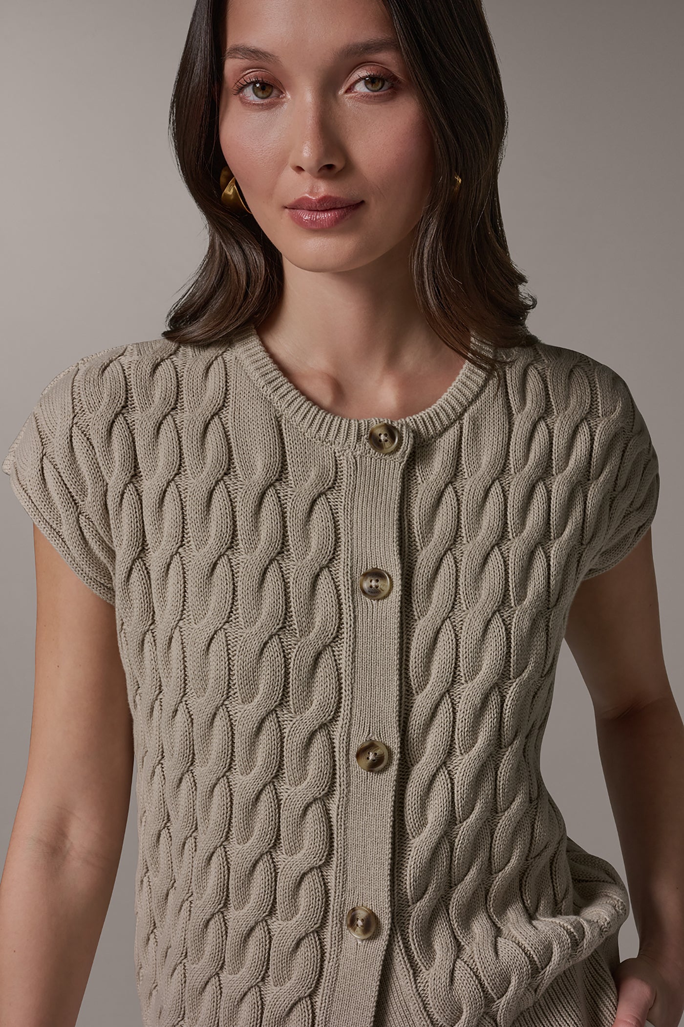 SLEEVELESS CABLE KNIT VEST (alternate view)