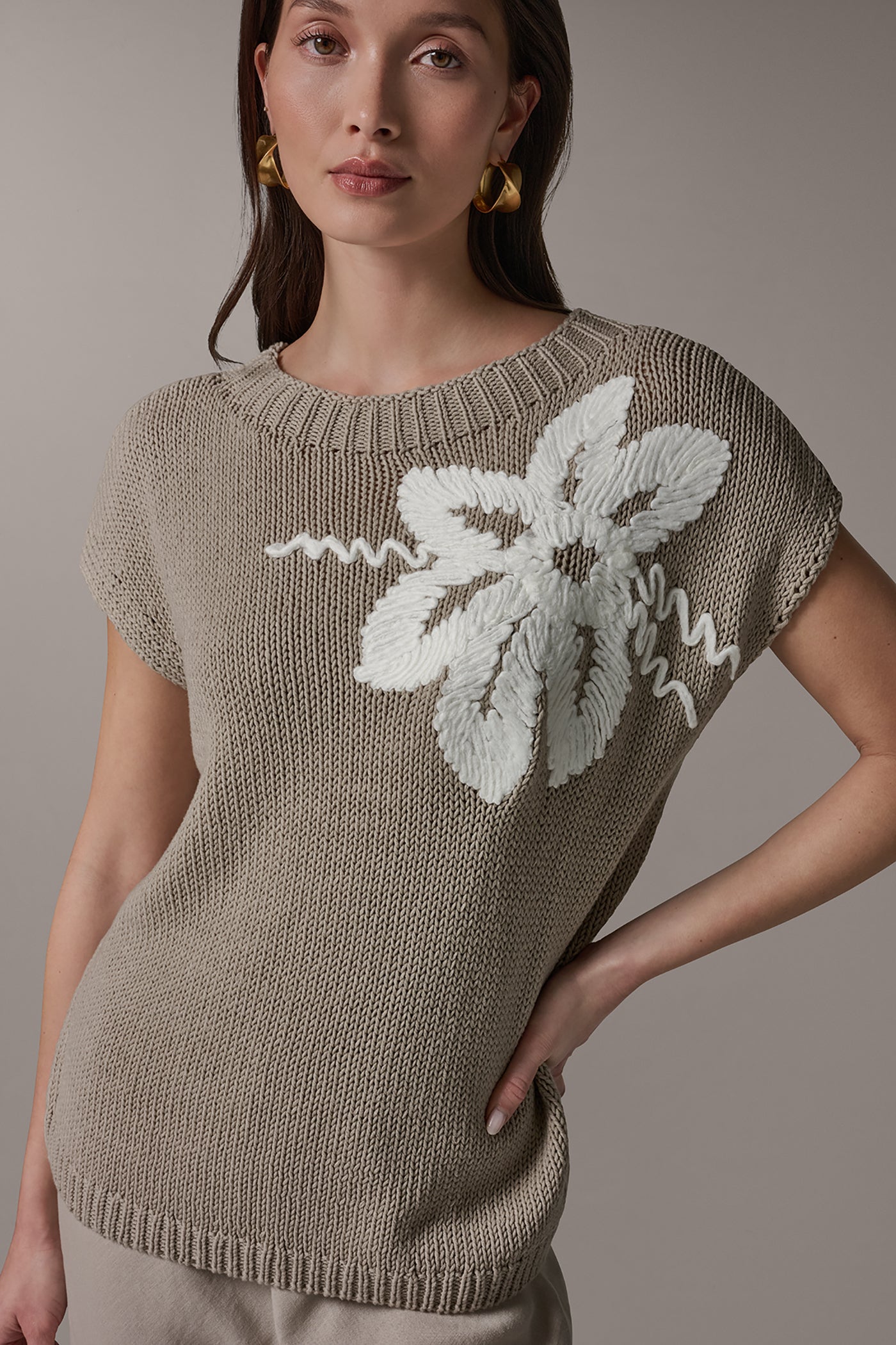 SLEEVELESS CREW NECK SWEATER VIEW 4 | Casual Collection