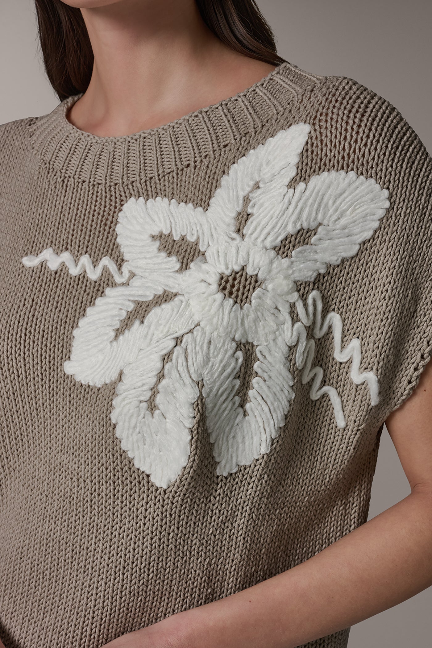 SLEEVELESS CREW NECK SWEATER VIEW 5 | Casual Collection