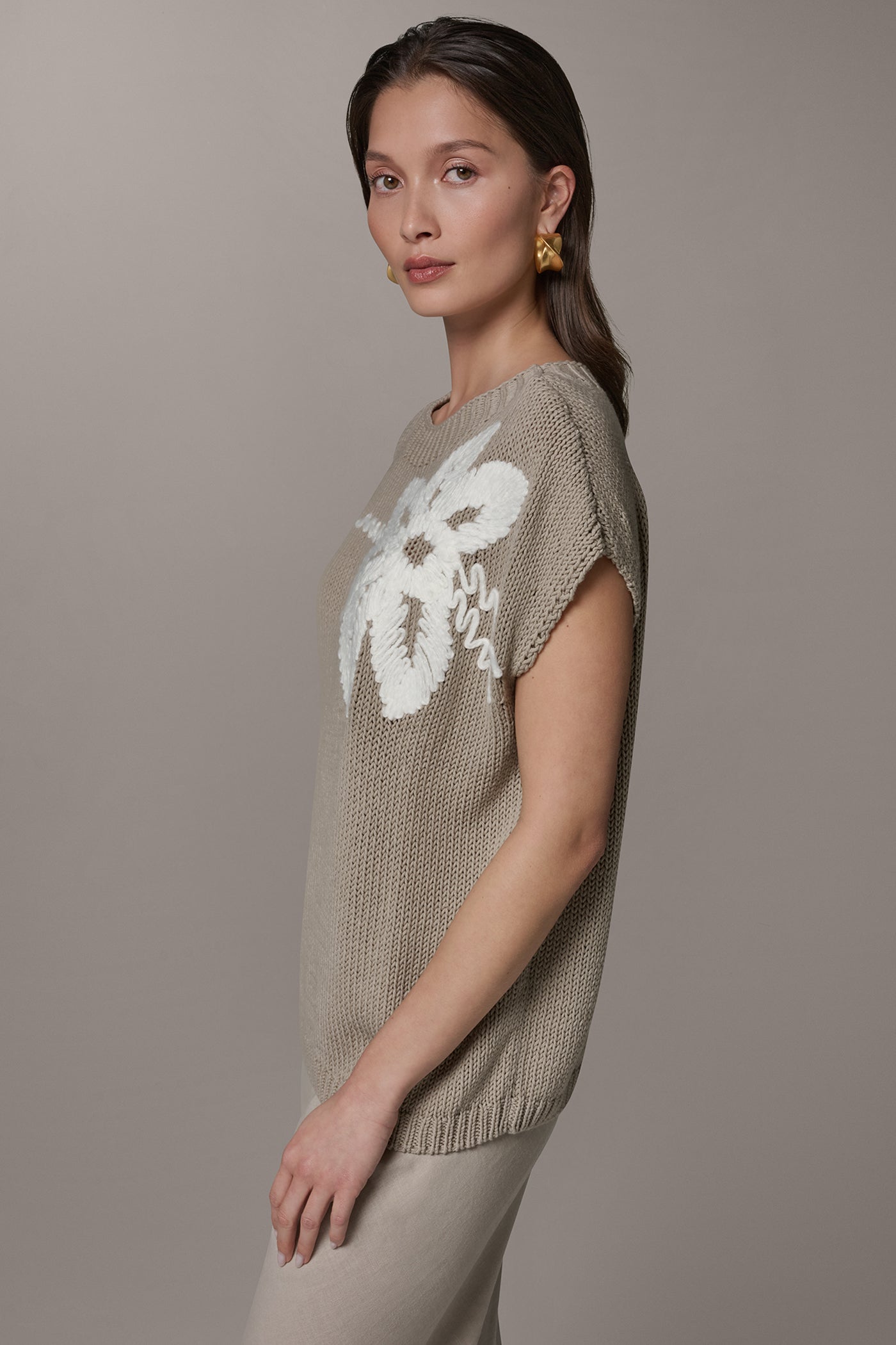 SLEEVELESS CREW NECK SWEATER VIEW 3 | Casual Collection