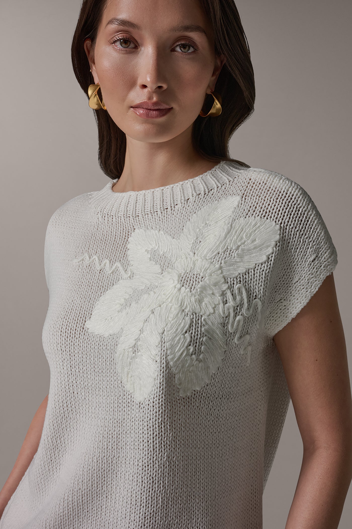 SLEEVELESS CREW NECK SWEATER VIEW 4 | Casual Collection