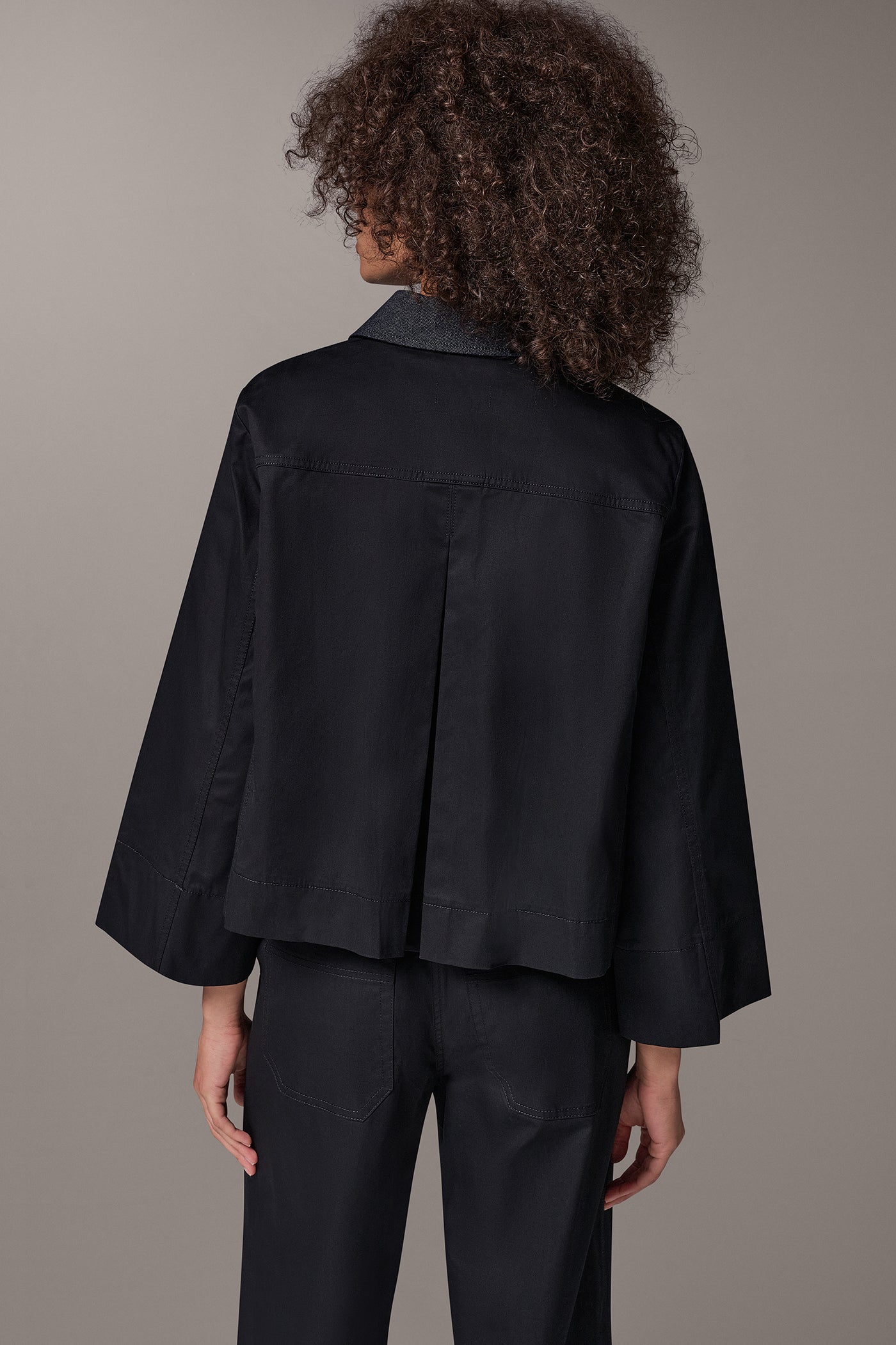 BELL SLEEVE TRAPEZE JACKET VIEW 3