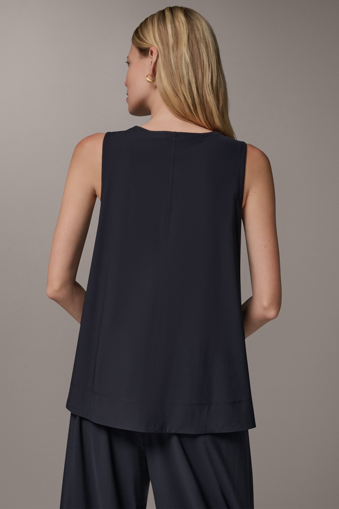 THE MODERN TRAVEL SLEEVELESS SWING TANK VIEW 3 | Clothing