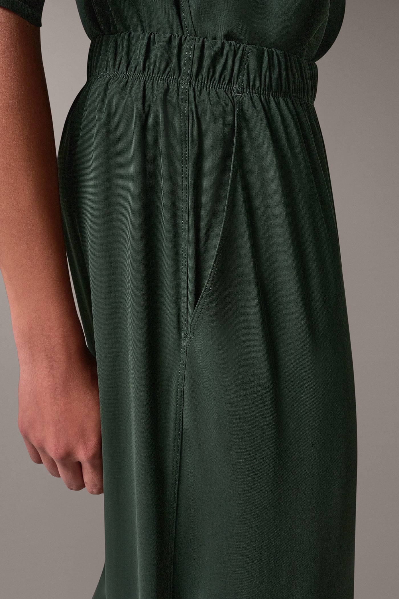 CROPPED FOUR-WAY STRETCH PANT VIEW 2