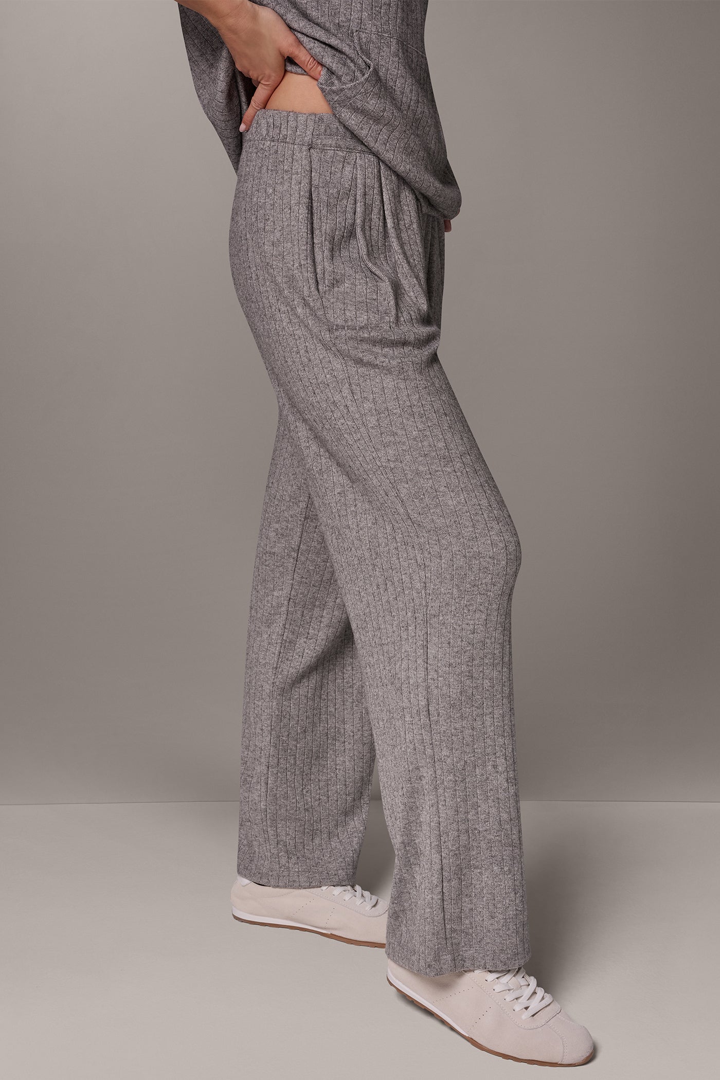 MID-RISE RIB-KNIT PULL-ON PANT VIEW 2