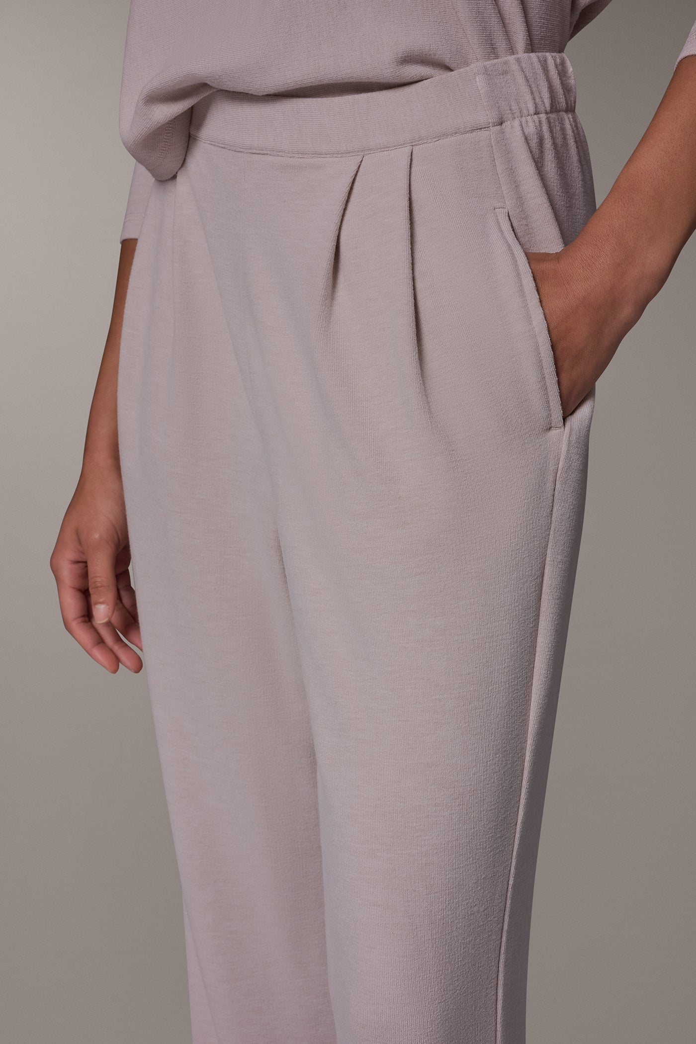 MID-RISE PULL-ON PANT VIEW 4