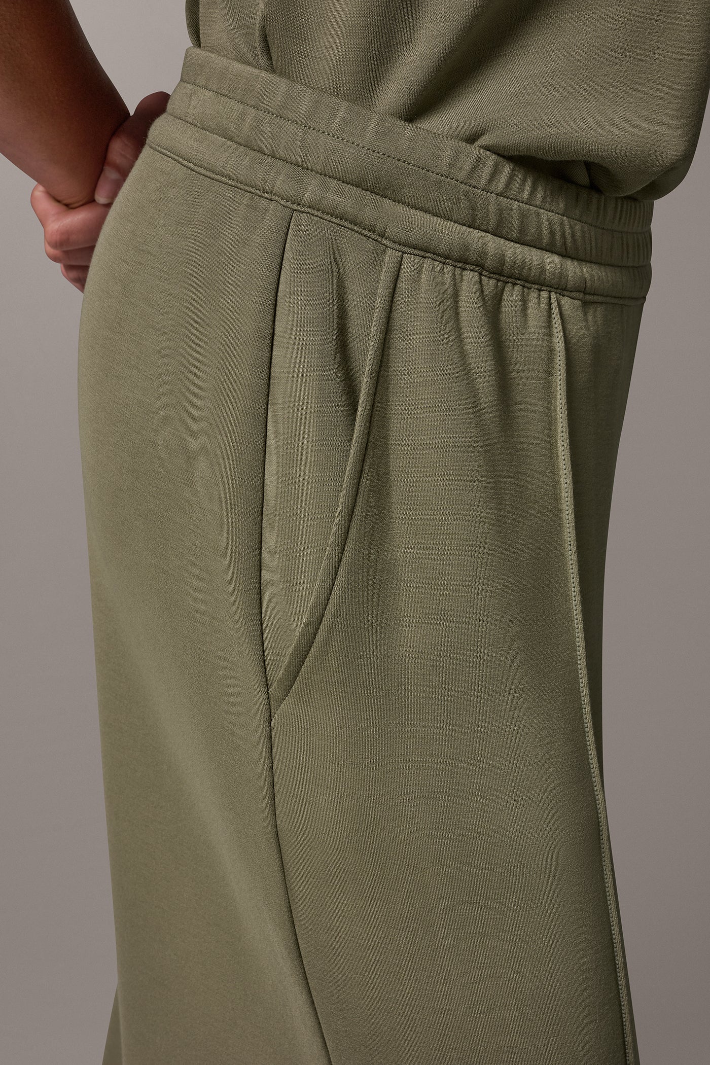 JET SETTER MID-RISE PINTUCK PANT VIEW 6