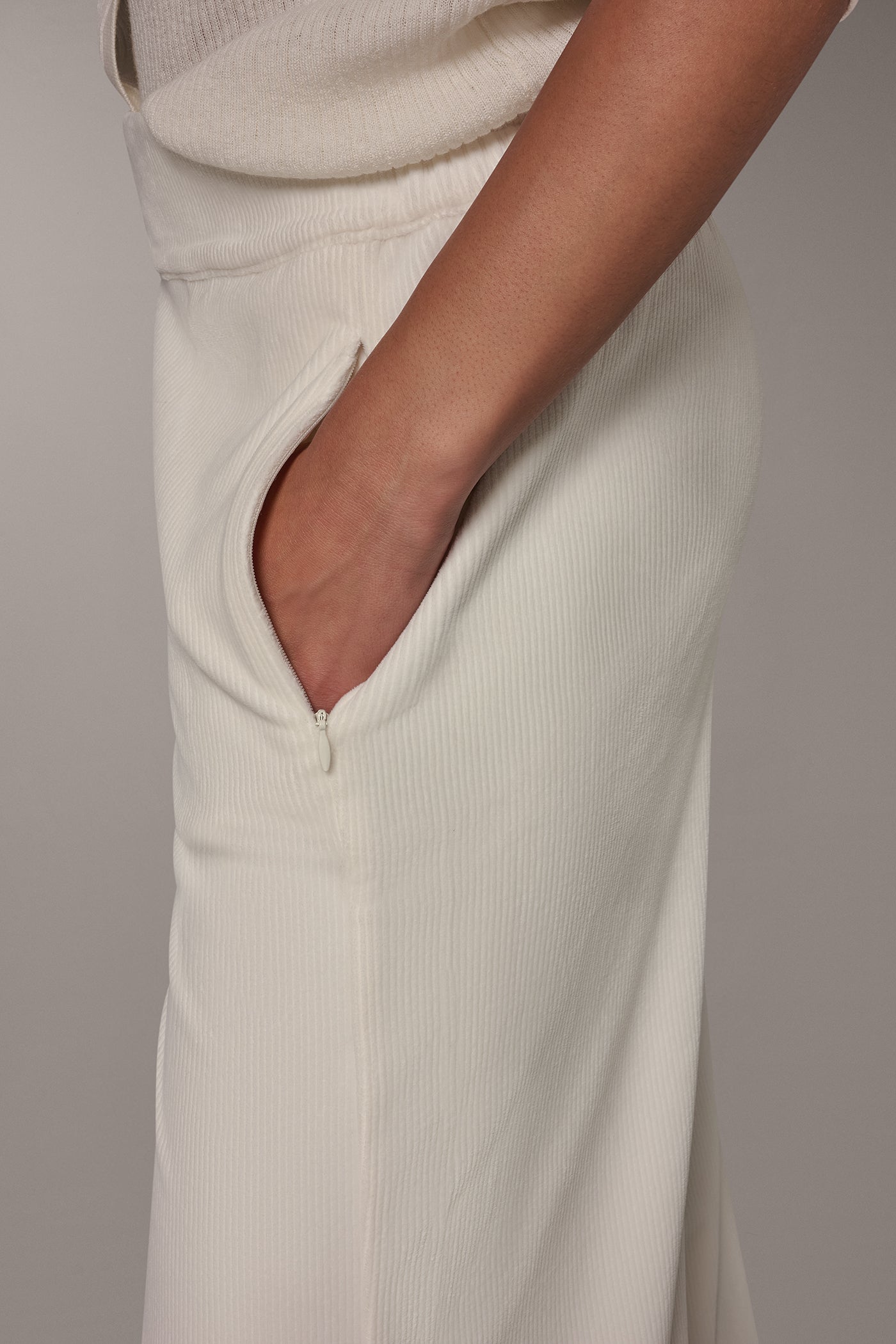 HIGH-RISE CORDUROY WIDE-LEG PANT VIEW 5