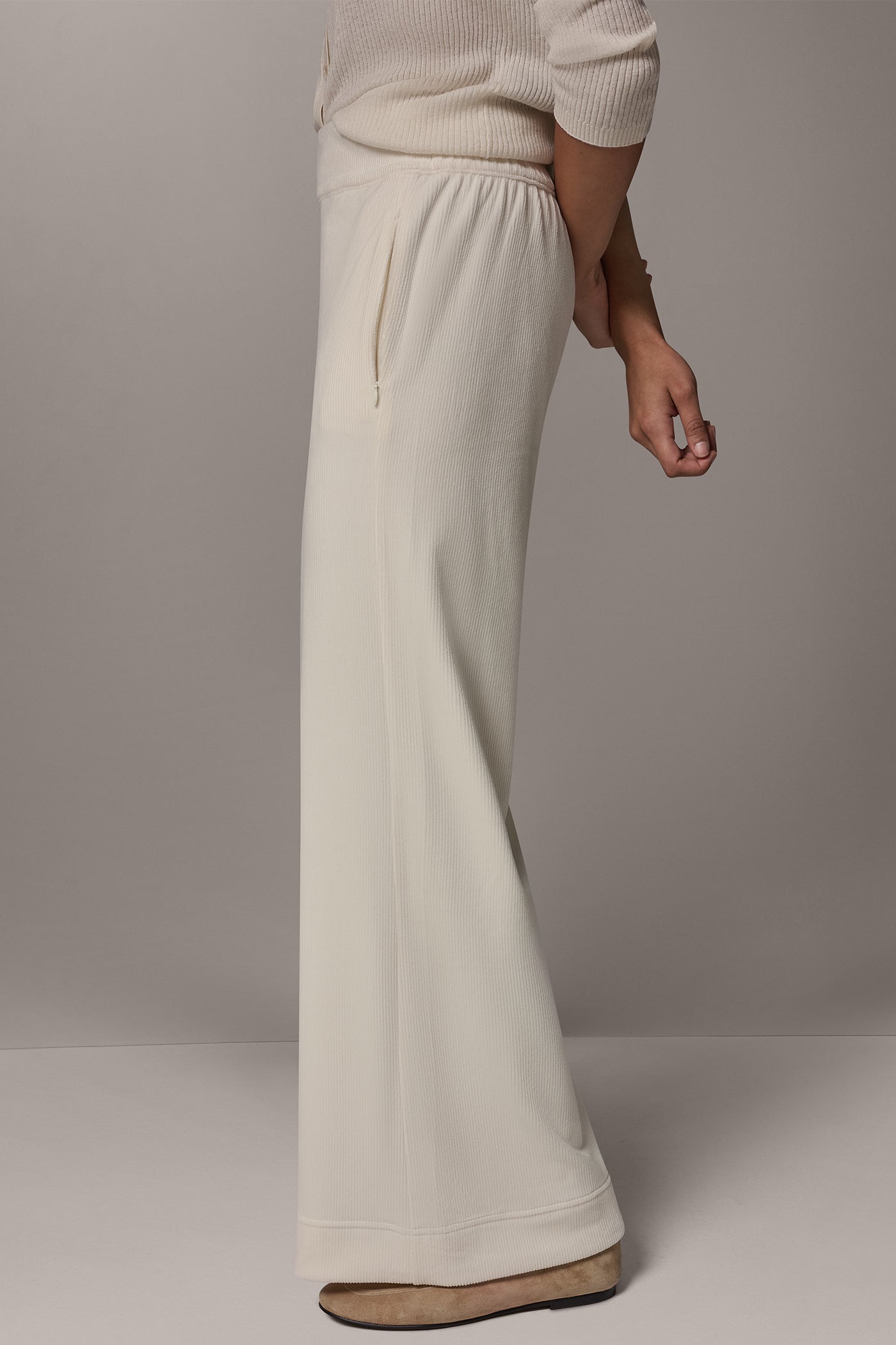 HIGH-RISE CORDUROY WIDE-LEG PANT VIEW 4