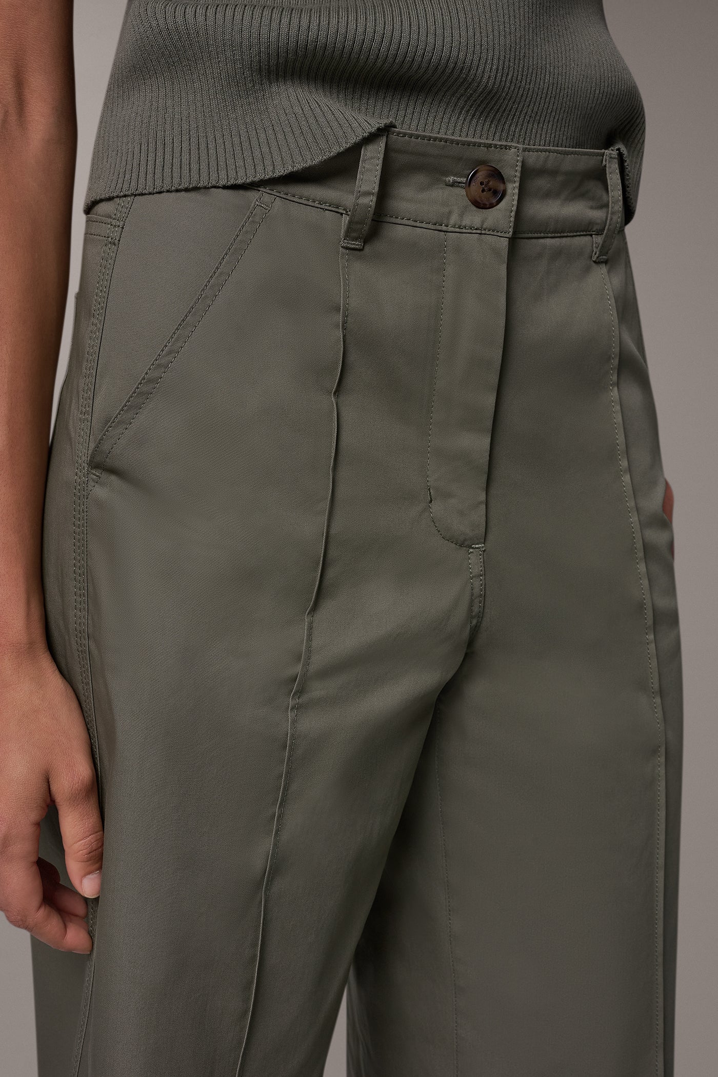 TWILL MID RISE PIN TUCK PANT VIEW 2