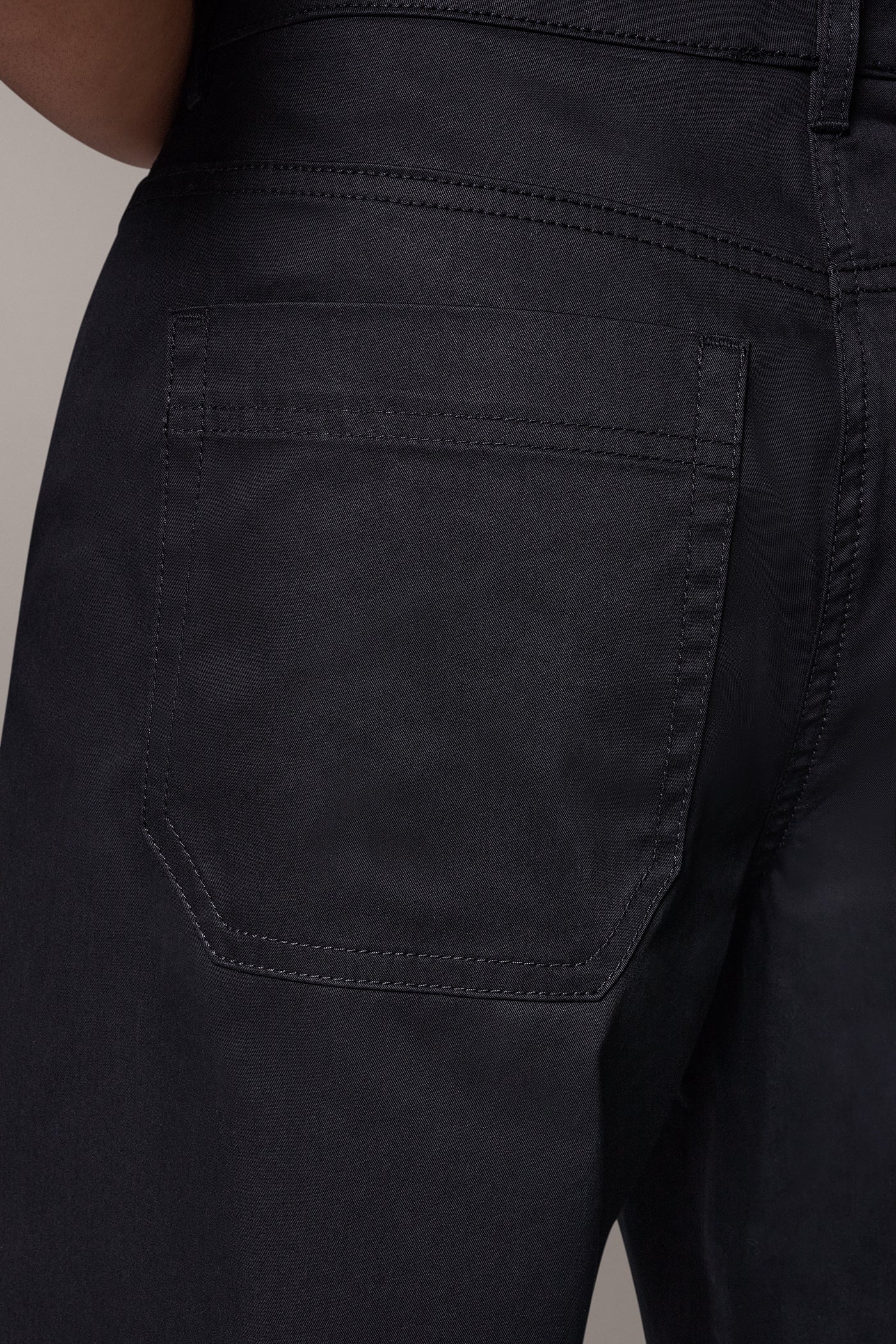 TWILL MID RISE PIN TUCK PANT VIEW 4