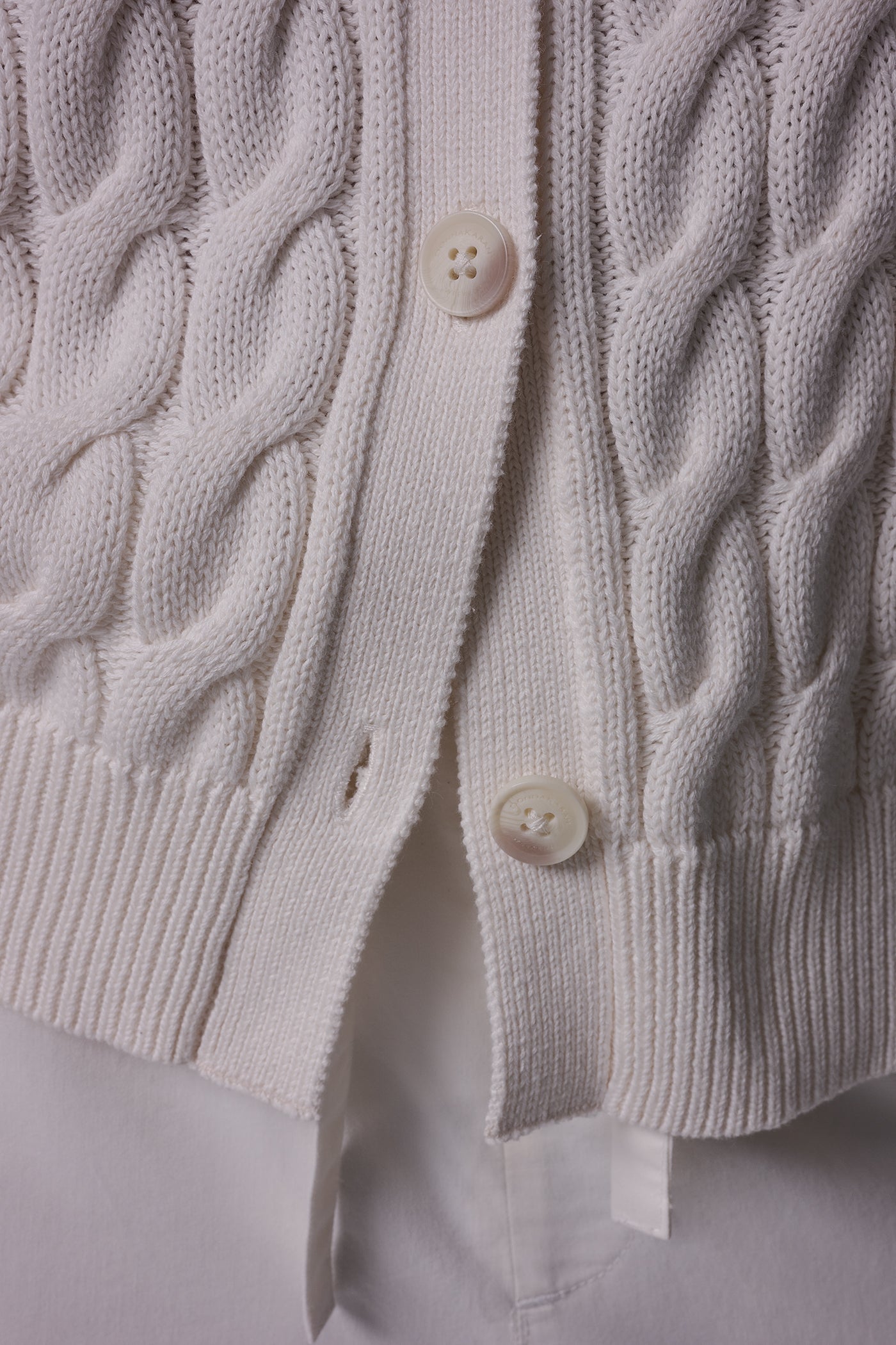 SLEEVELESS CABLE KNIT VEST VIEW 6