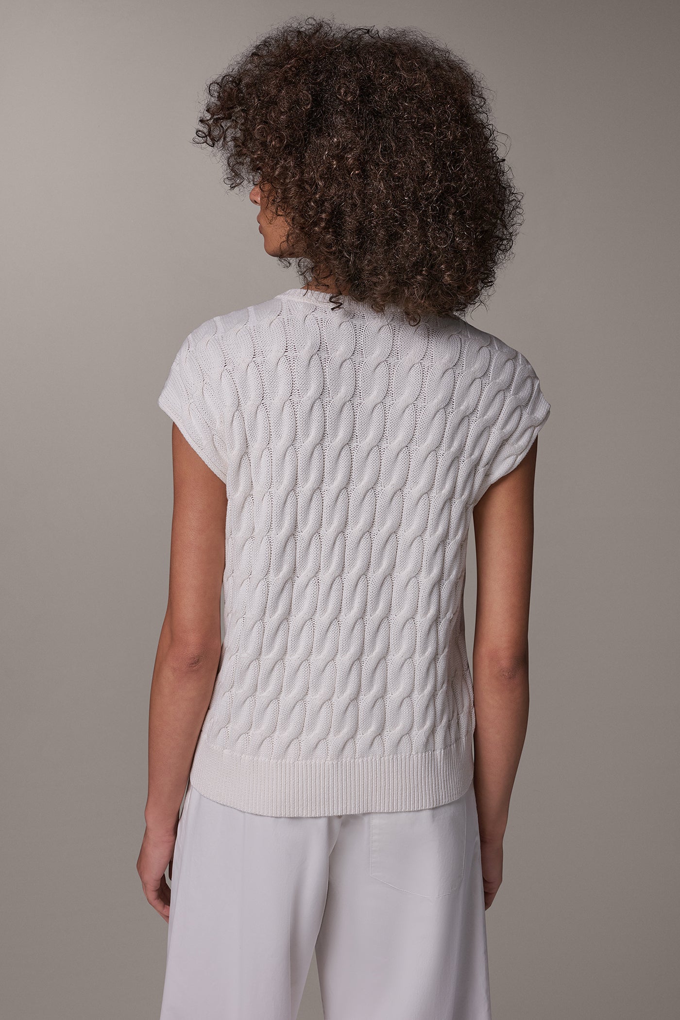 SLEEVELESS CABLE KNIT VEST VIEW 3