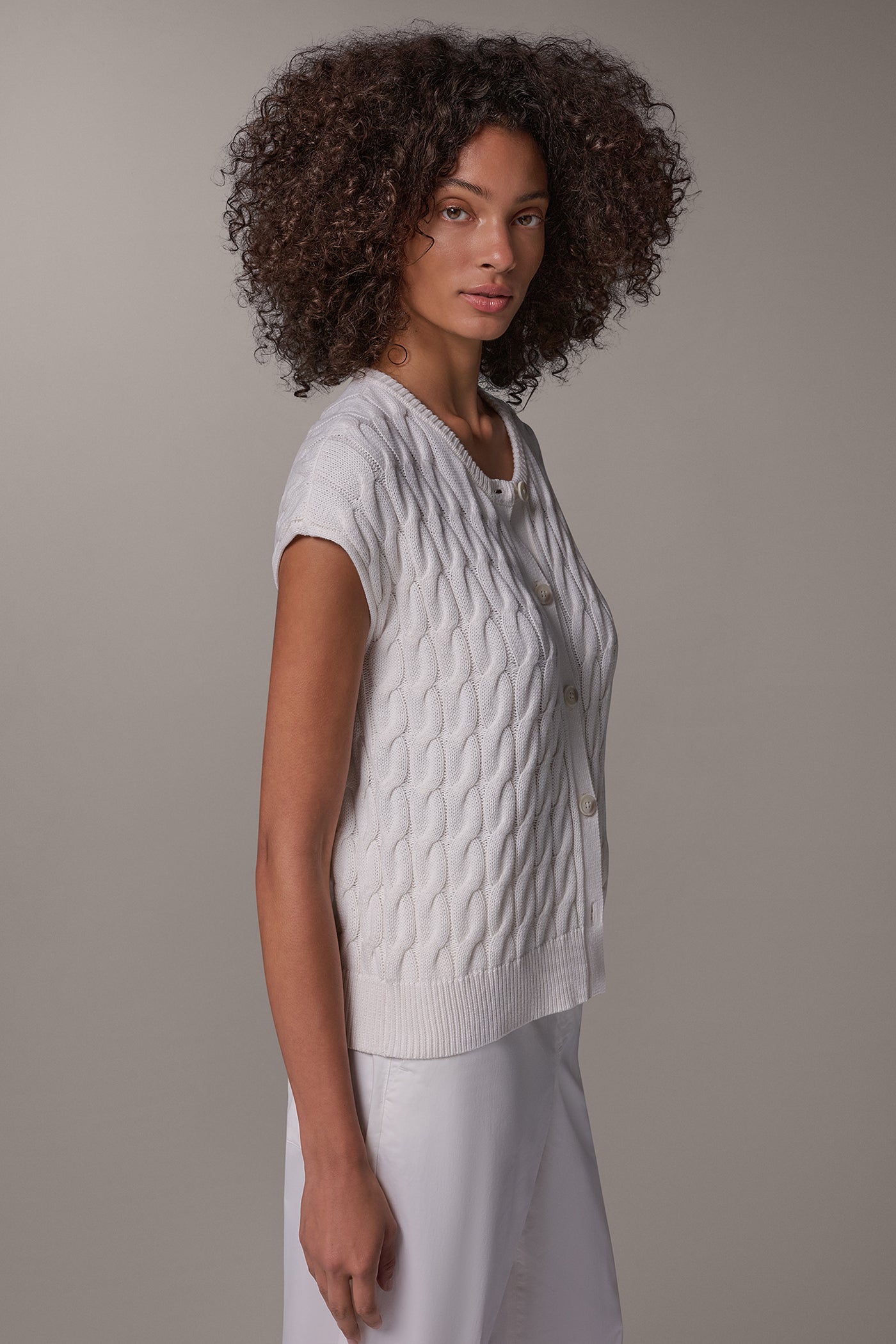 SLEEVELESS CABLE KNIT VEST VIEW 4
