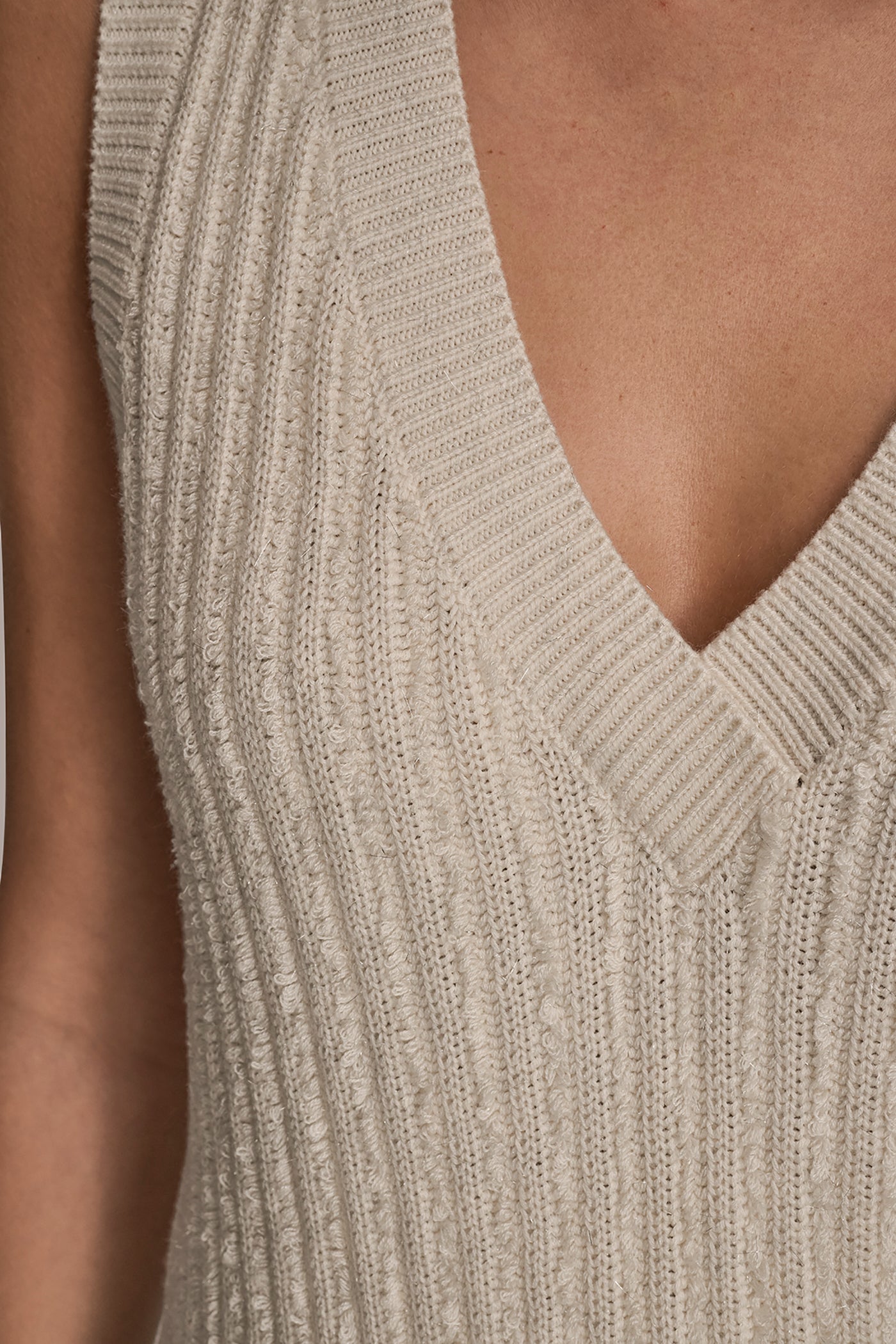 SLEEVELESS V-NECK SWEATER VEST VIEW 4
