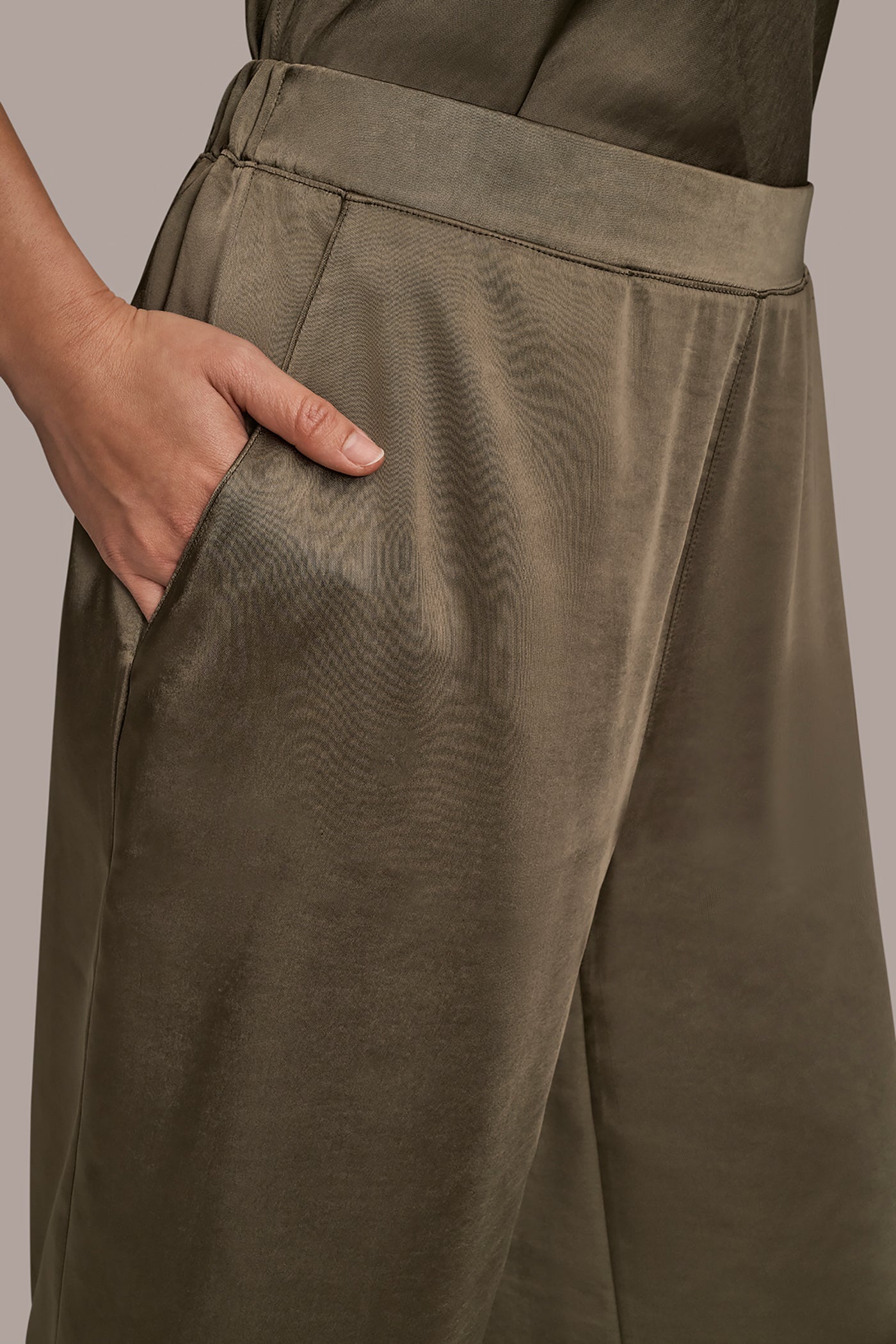 SATIN MID-RISE WIDE-LEG ANKLE PANT VIEW 4 | Donna Karan Weekend Bottoms