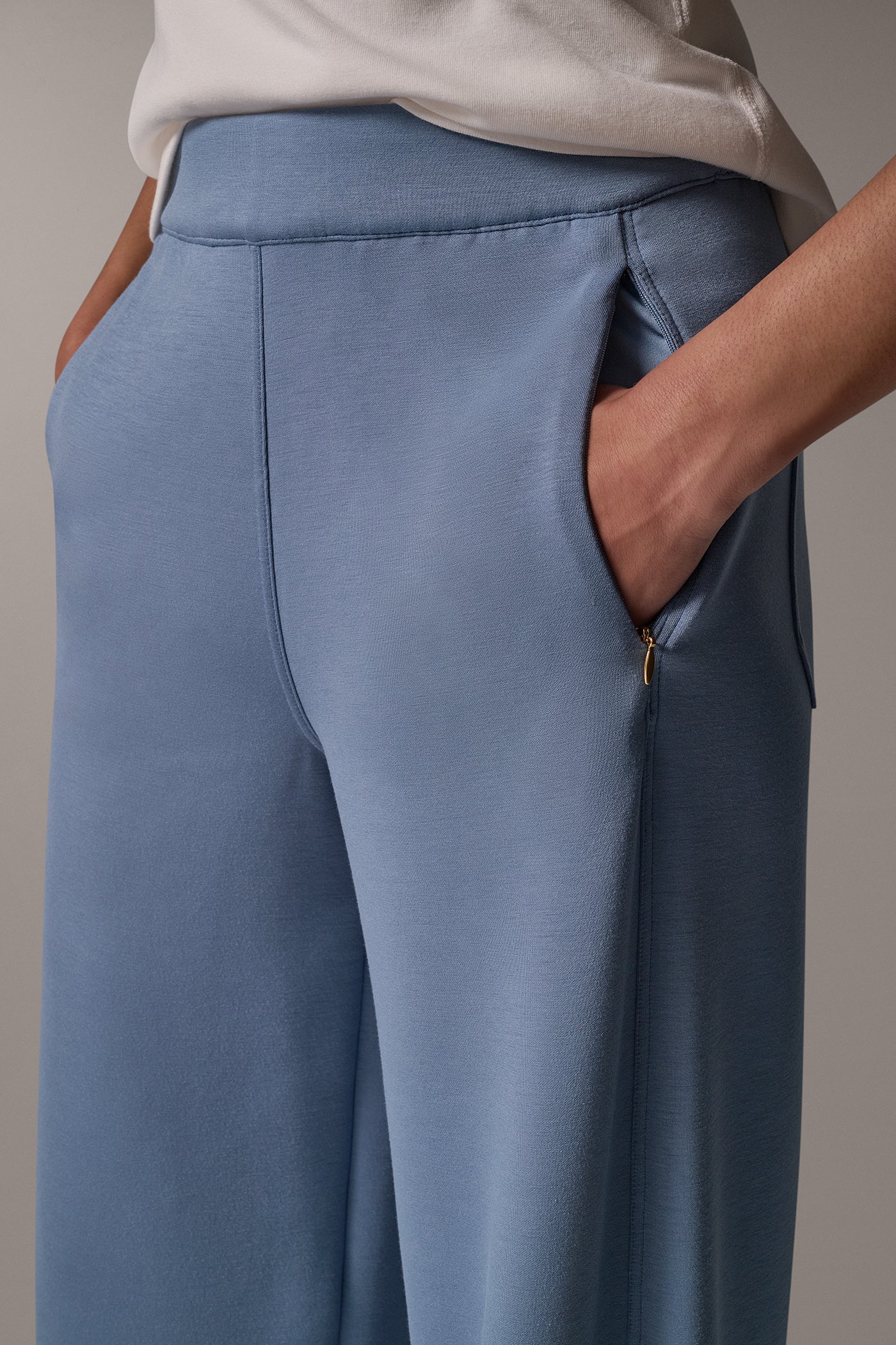 JET SETTER HIGH-RISE BARREL LEG PANT VIEW 4