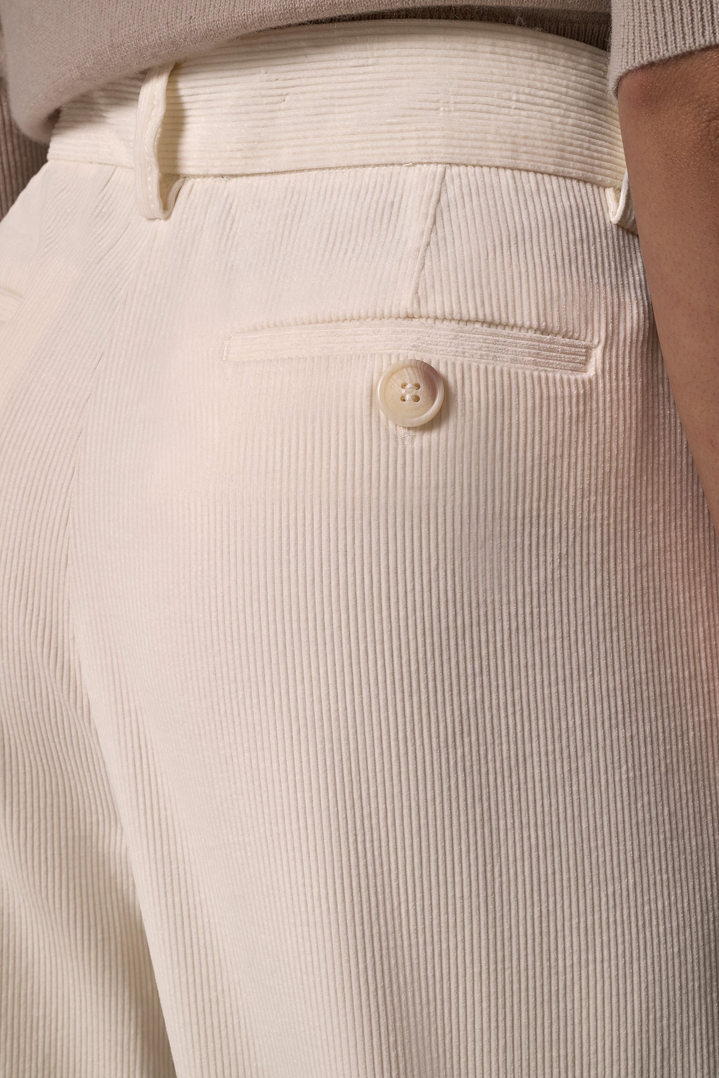 CROPPED CORDUROY PINTUCK PANT VIEW 4
