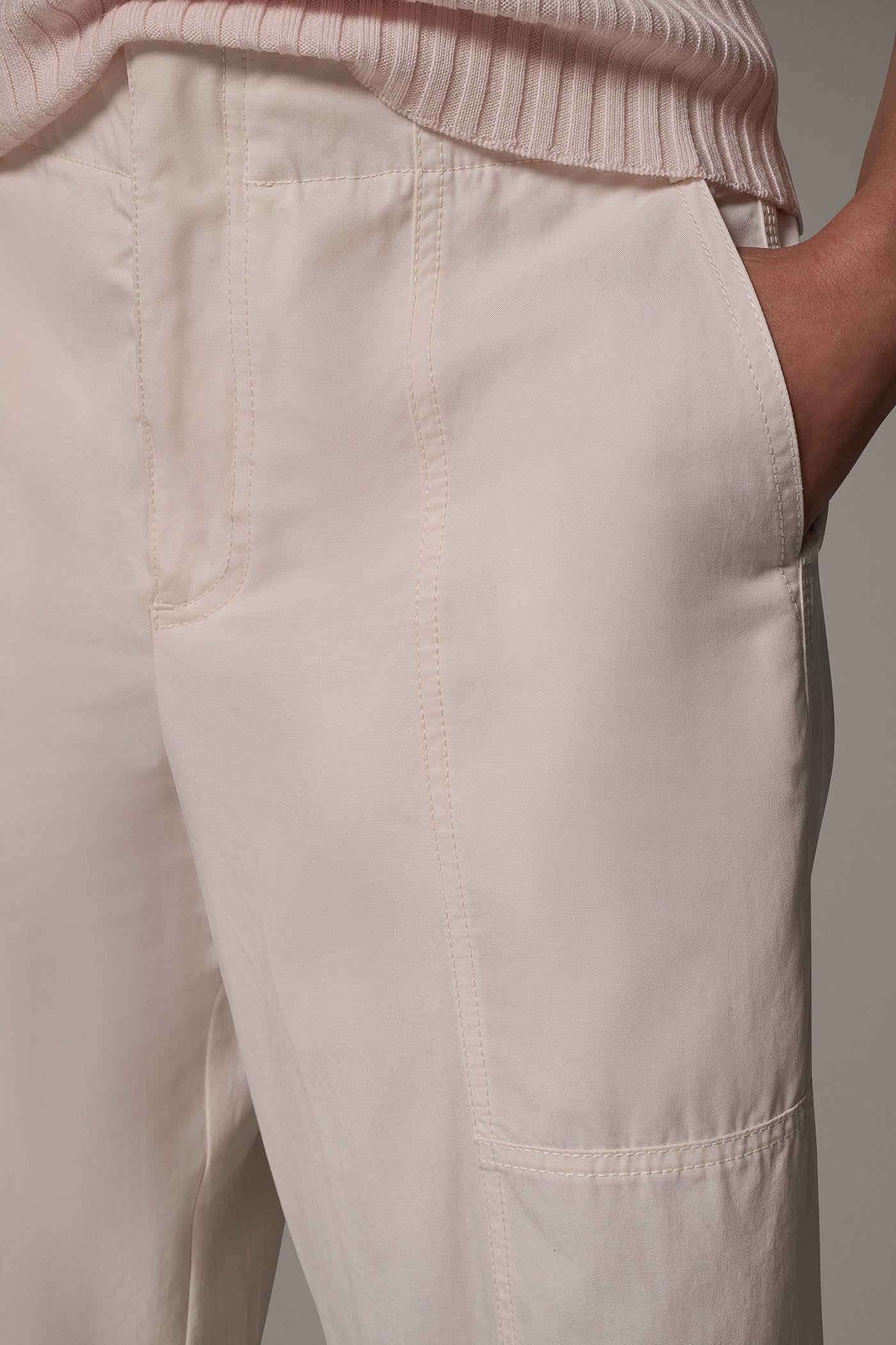 MID-RISE RELAXED UTILITY ANKLE PANT VIEW 4 | Private offer