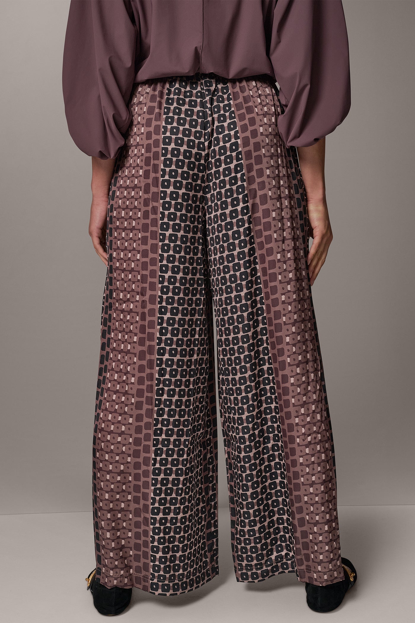 MID-RISE WIDE-LEG PANT VIEW 3