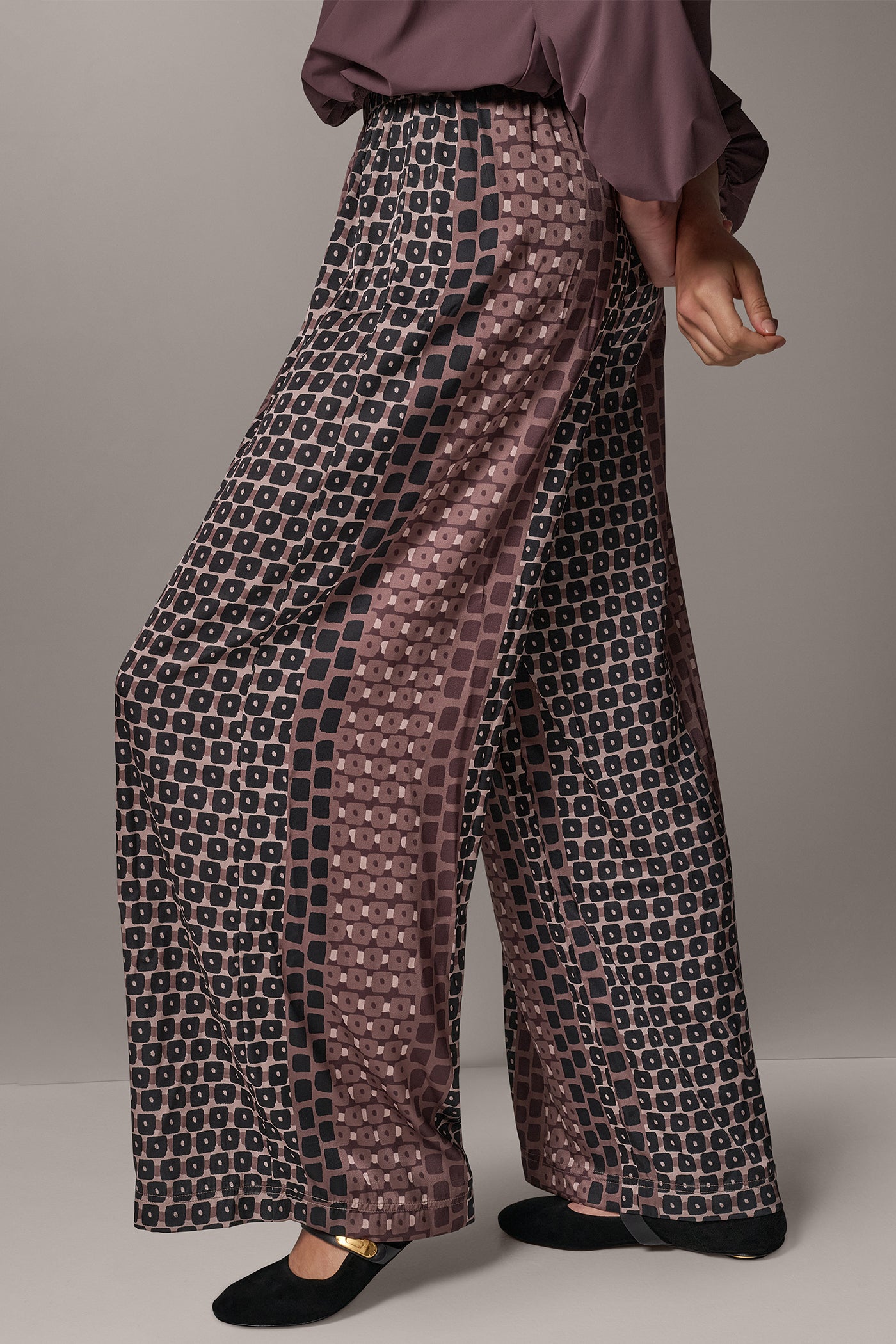 MID-RISE WIDE-LEG PANT VIEW 2
