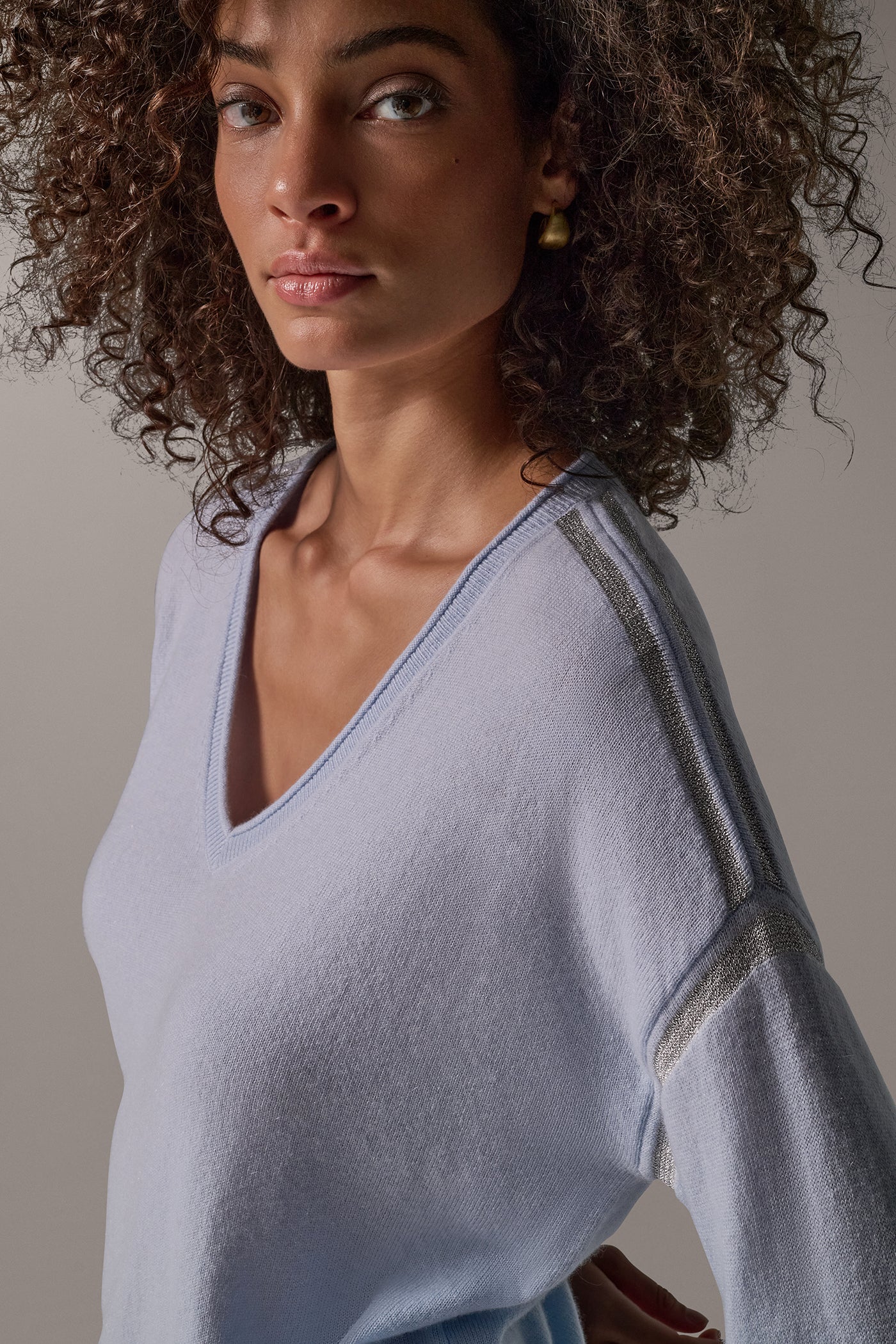 WOOL AND CASHMERE BLEND METALLIC TIP SWEATER VIEW 2