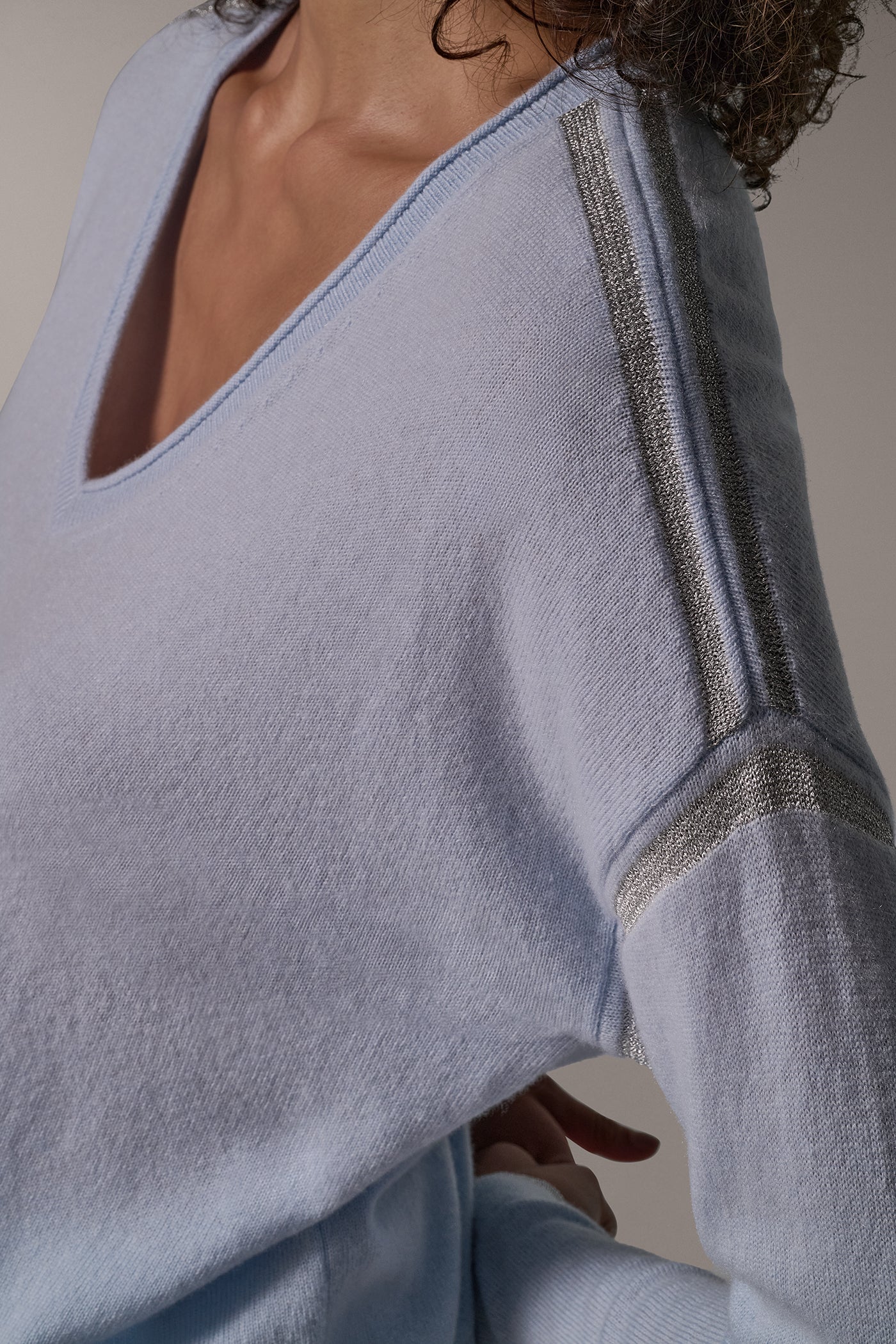 WOOL AND CASHMERE BLEND METALLIC TIP SWEATER VIEW 5