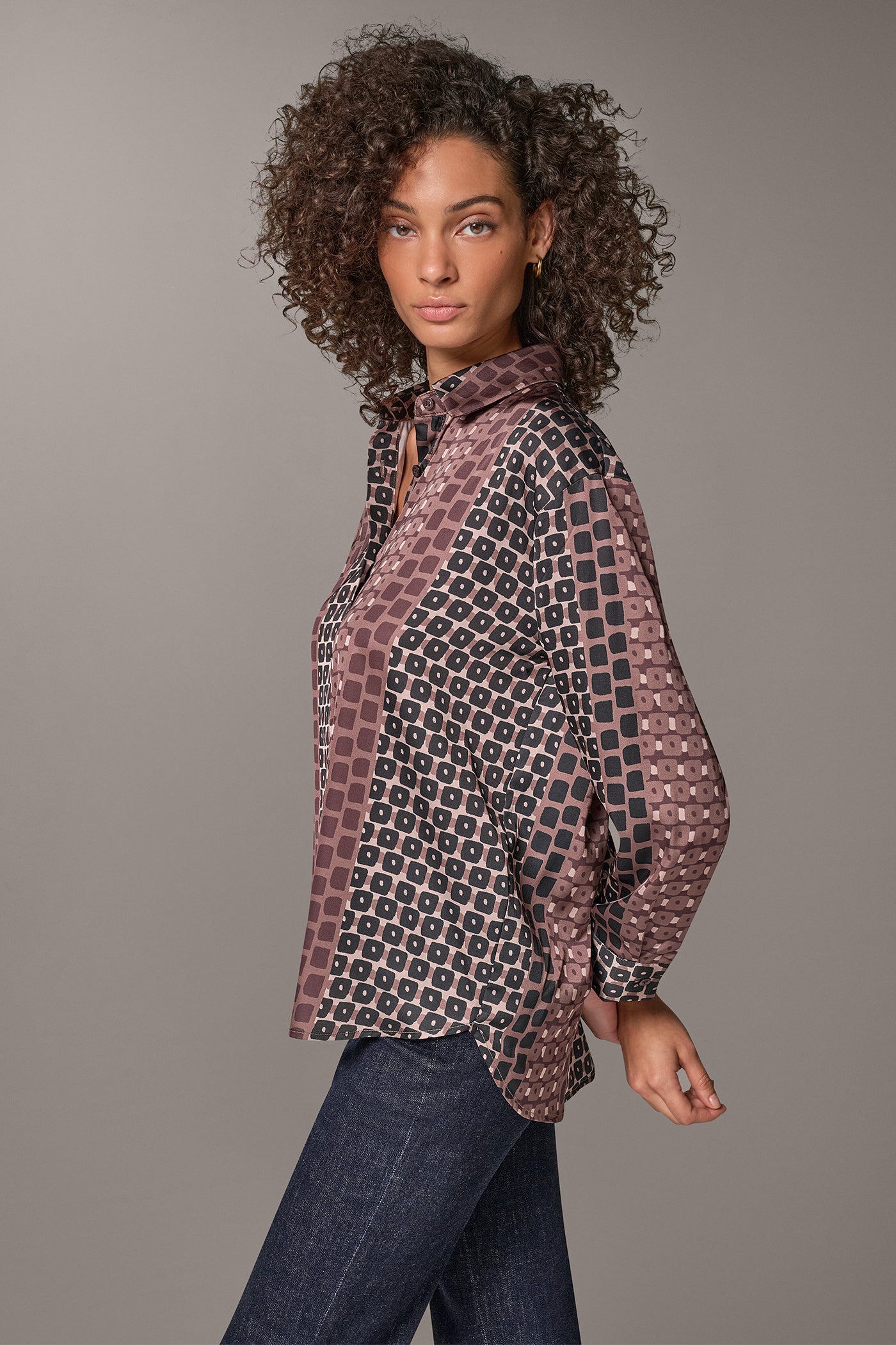 SATIN GEOMETRIC PRINT BLOUSE VIEW 4