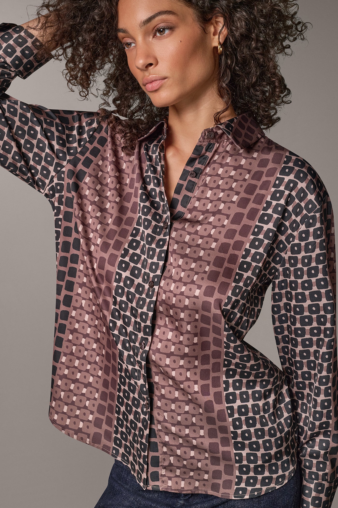 SATIN GEOMETRIC PRINT BLOUSE VIEW 2