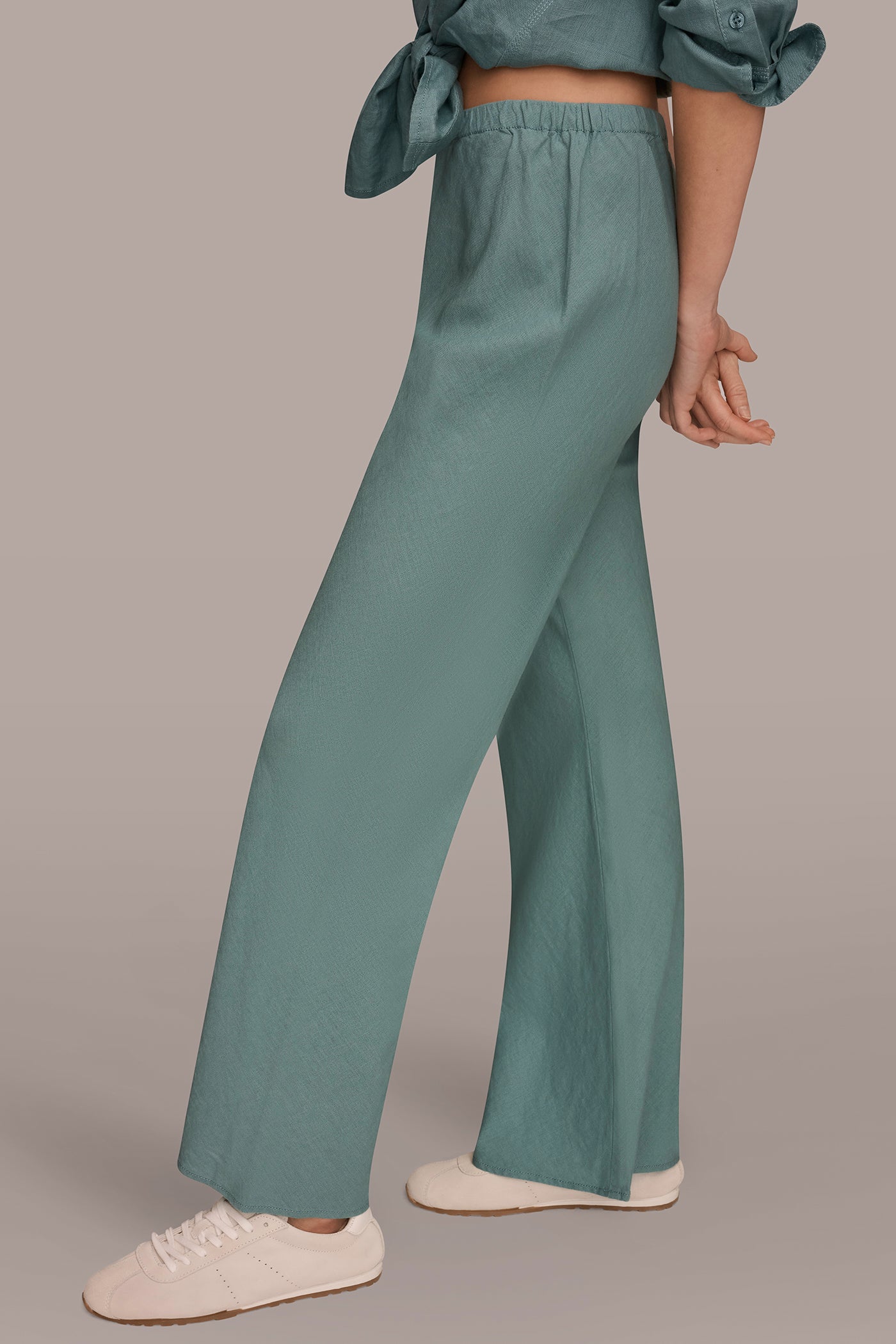 LINEN-BLEND MID-RISE RELAXED ANKLE PANT VIEW 3 | Donna Karan Weekend Bottoms
