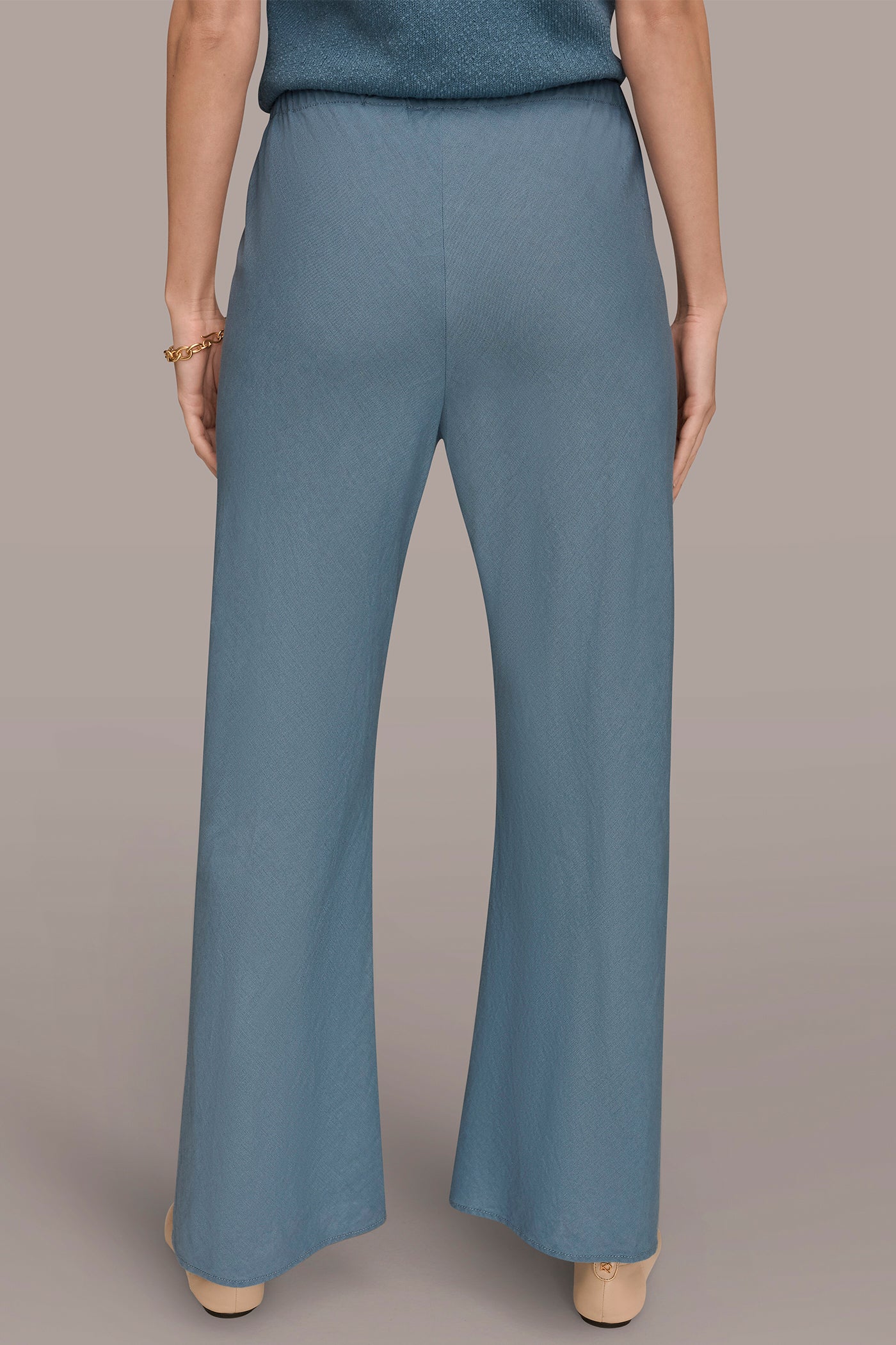 LINEN-BLEND MID-RISE RELAXED ANKLE PANT | View 2 | Donna Karan Weekend