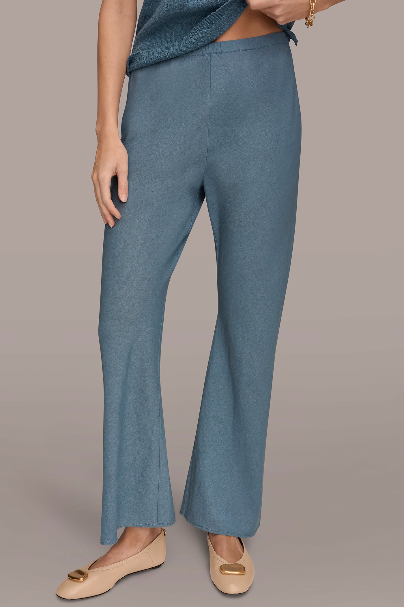 LINEN-BLEND MID-RISE RELAXED ANKLE PANT | View 1 | Donna Karan Weekend