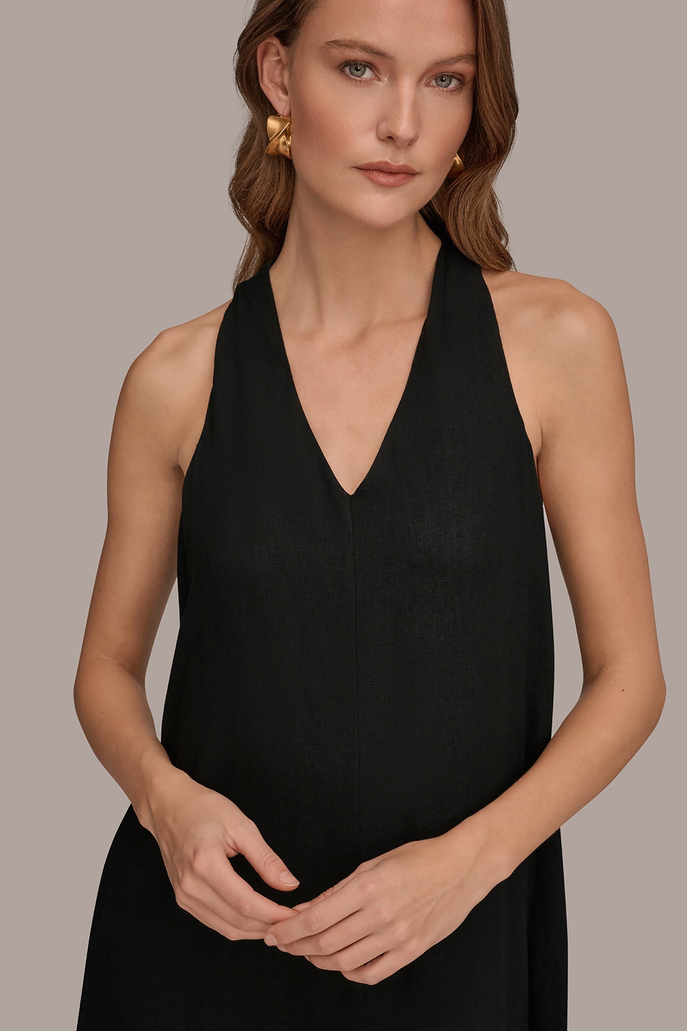 LINEN-BLEND SLEEVELESS TWIST-BACK MIDI HALTER DRESS VIEW 4 | NEW DONNA KARAN WEEKEND