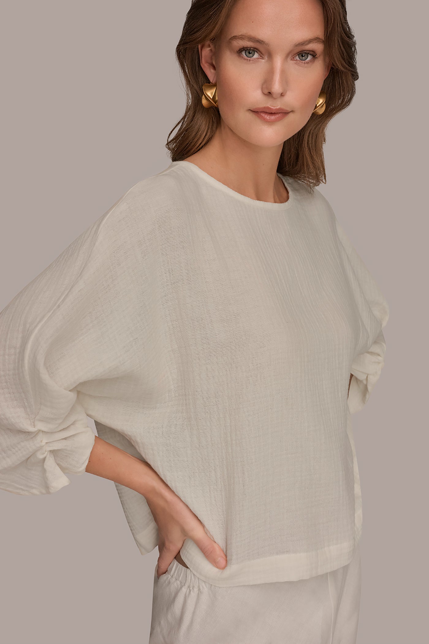 COTTON-GAUZE TWIST CUFF SLEEVE BLOUSE VIEW 4 | New clothing
