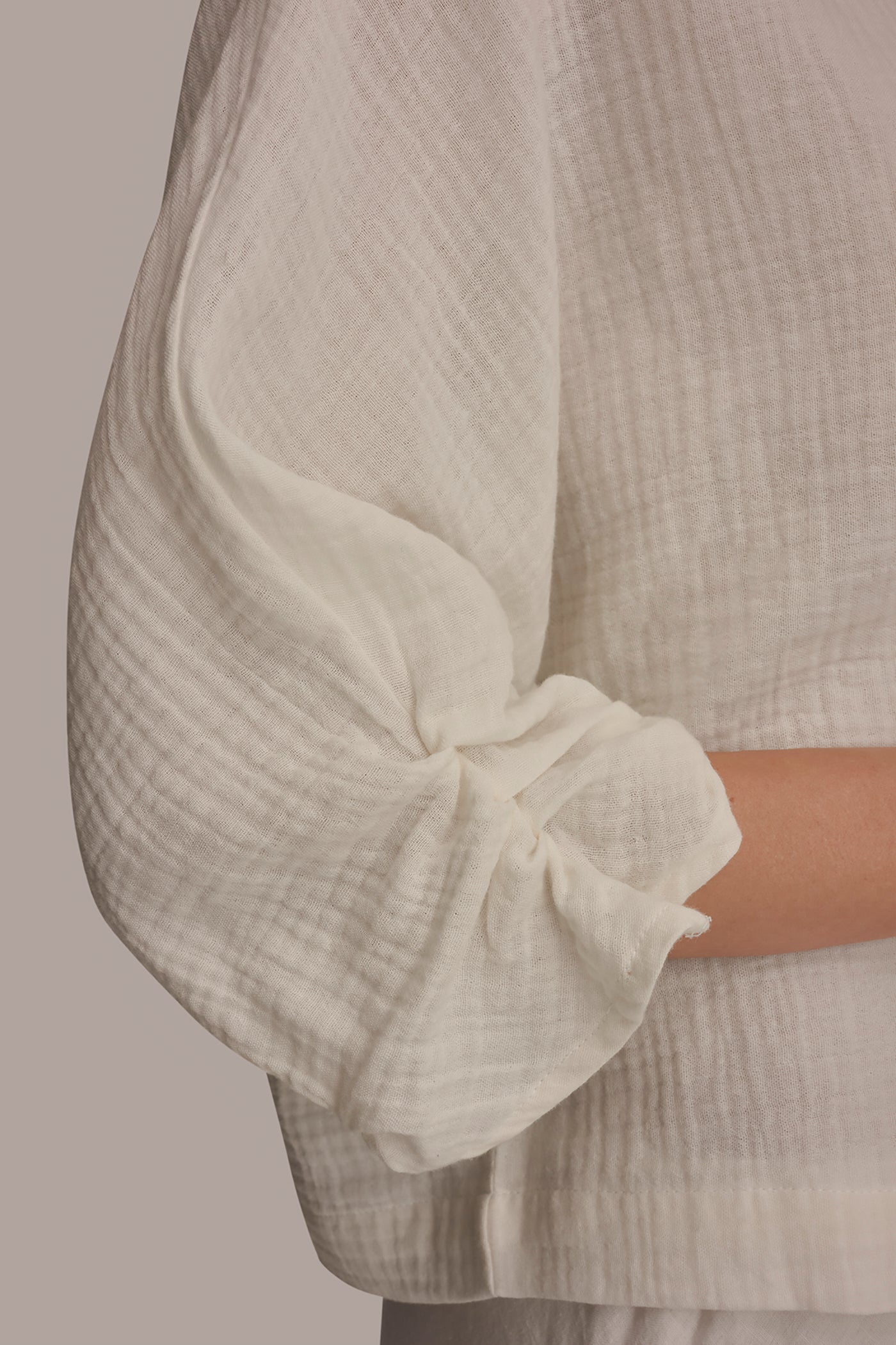 COTTON-GAUZE TWIST CUFF SLEEVE BLOUSE VIEW 5 | New clothing