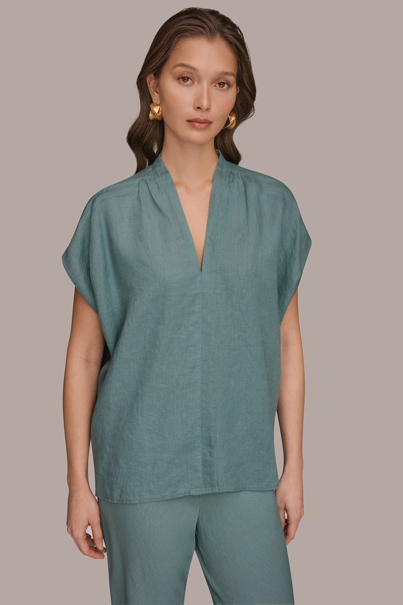 LINEN SLEEVELESS BLOUSE | View 1 | Donna Karan Weekend Tops