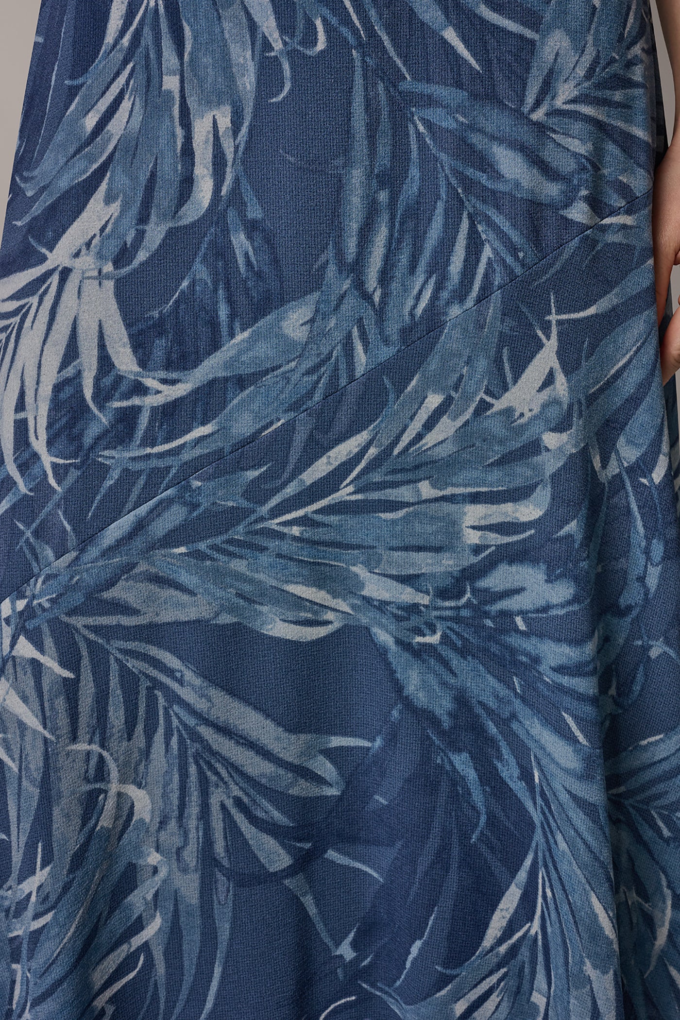 SLEEVELESS PRINT MIDI HALTER DRESS VIEW 7 | Cocktail & Party