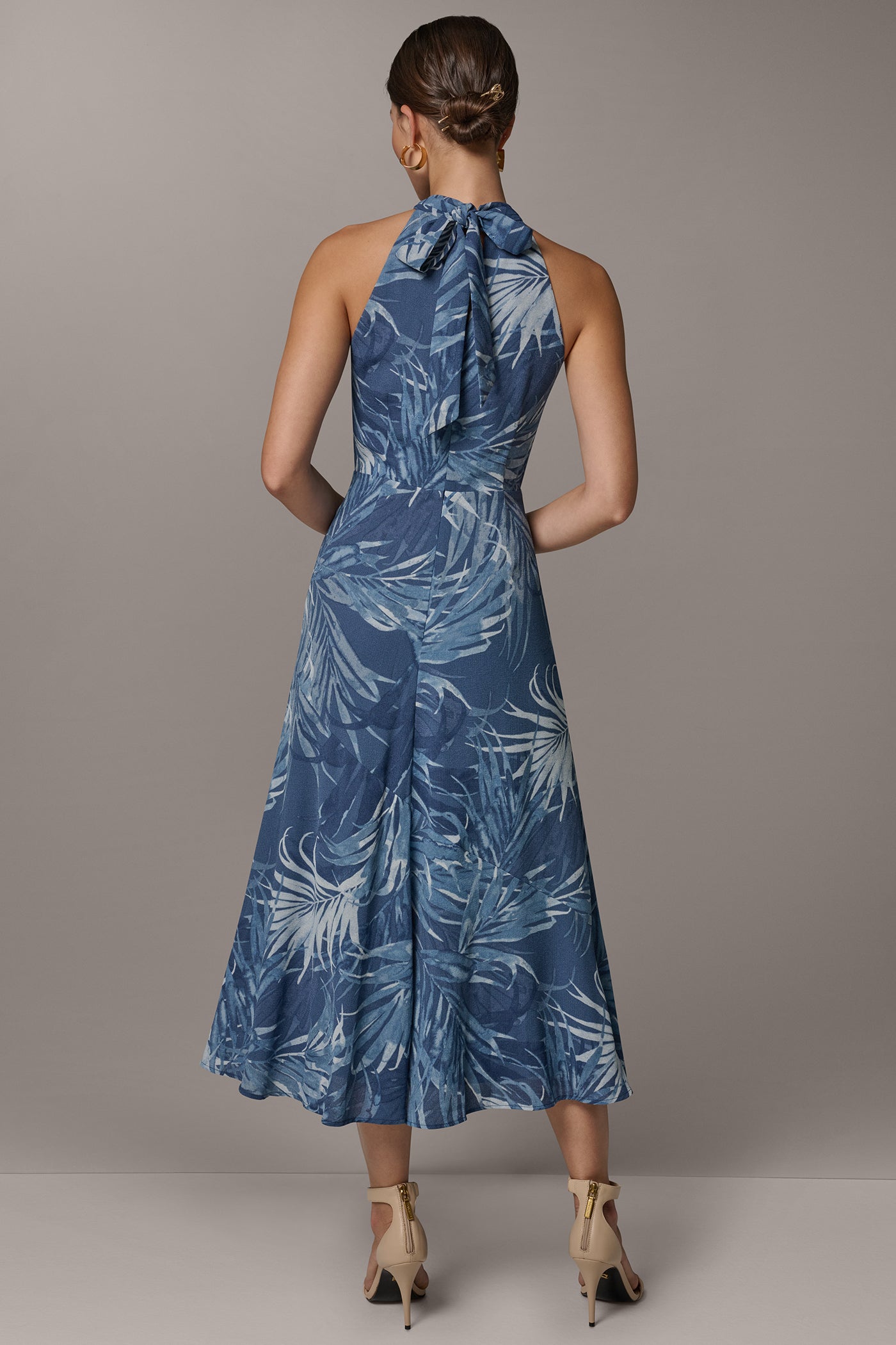 SLEEVELESS PRINT MIDI HALTER DRESS | View 2 | New clothing