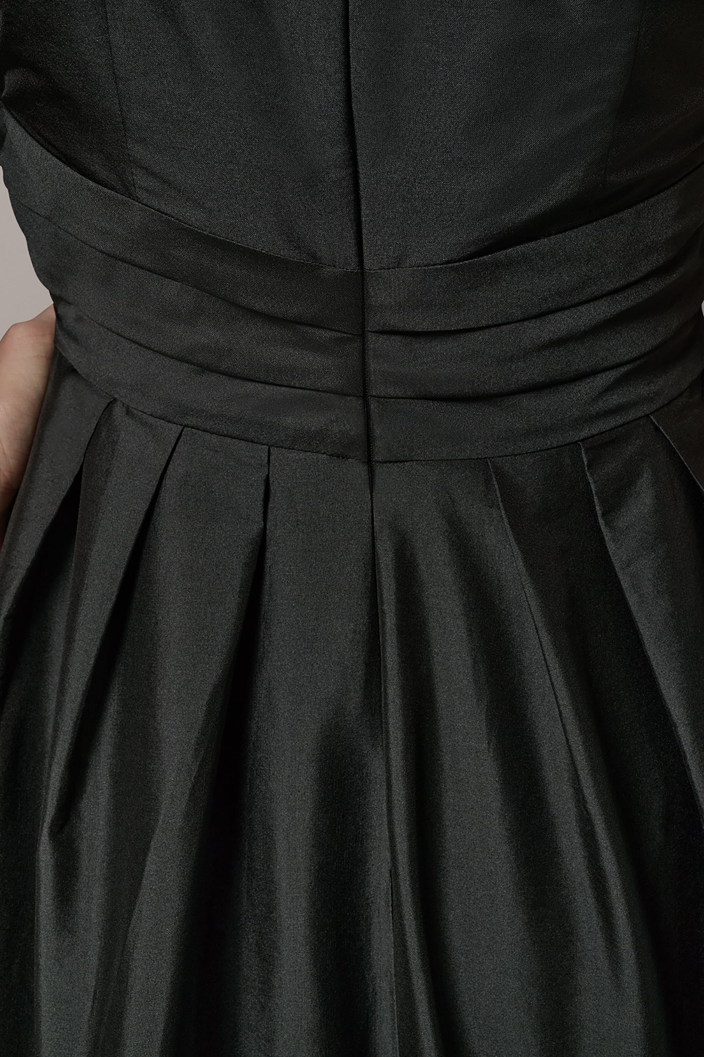 SLEEVELESS V-NECK TAFFETA MIDI COCKTAIL DRESS VIEW 5 | Cocktail & Party