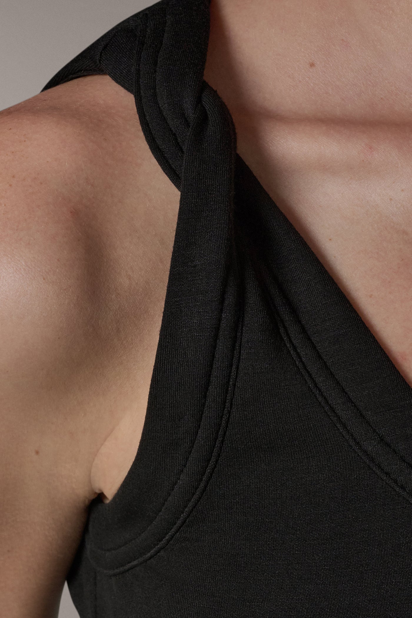 SLEEVELESS TWIST MIDI DRESS VIEW 5 | Black Dresses