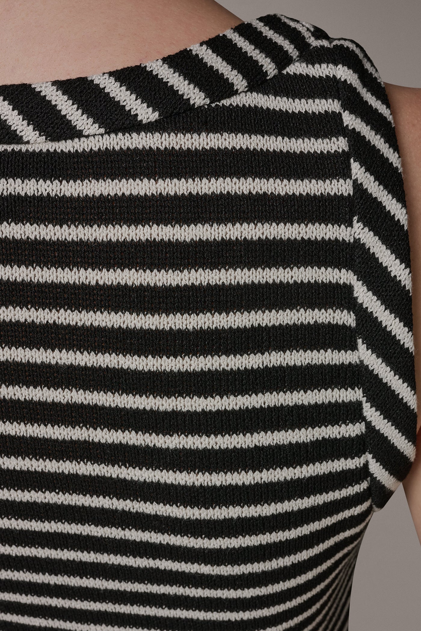 SLEEVELESS TWIST MIDI DRESS VIEW 5